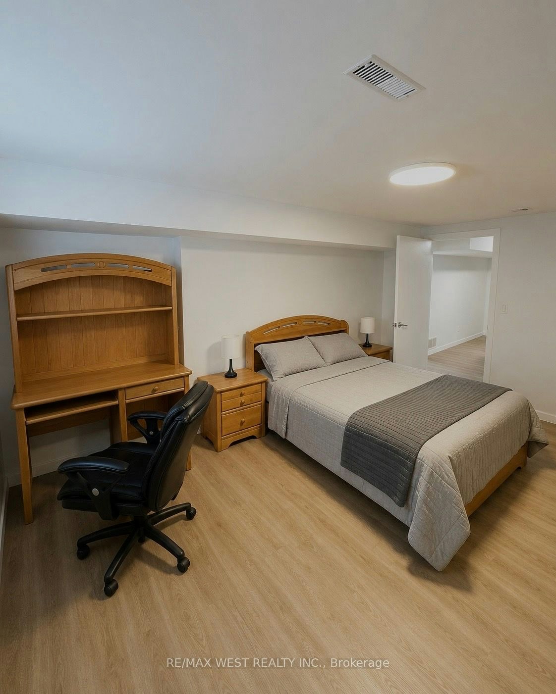 Lower-41 Westroyal Road, Toronto, ON, M9P 2C4 - 6