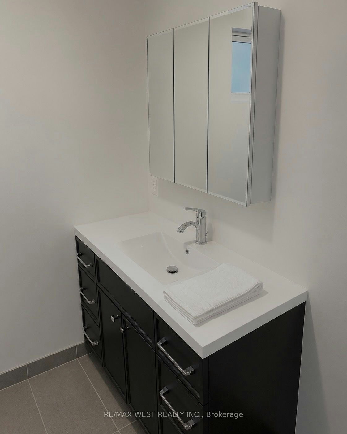 Lower-41 Westroyal Road, Toronto, ON, M9P 2C4 - 10