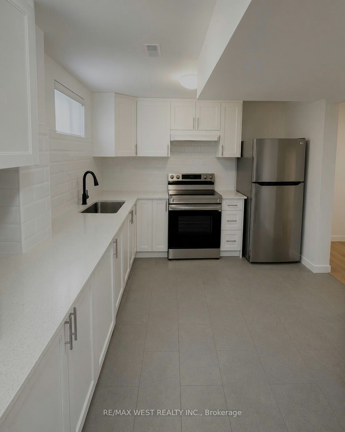 Lower-41 Westroyal Road, Toronto, ON, M9P 2C4 - 4