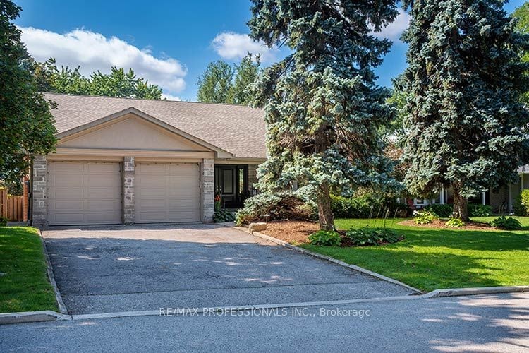 7 Treeline Court, Toronto, ON, M9C 1K7