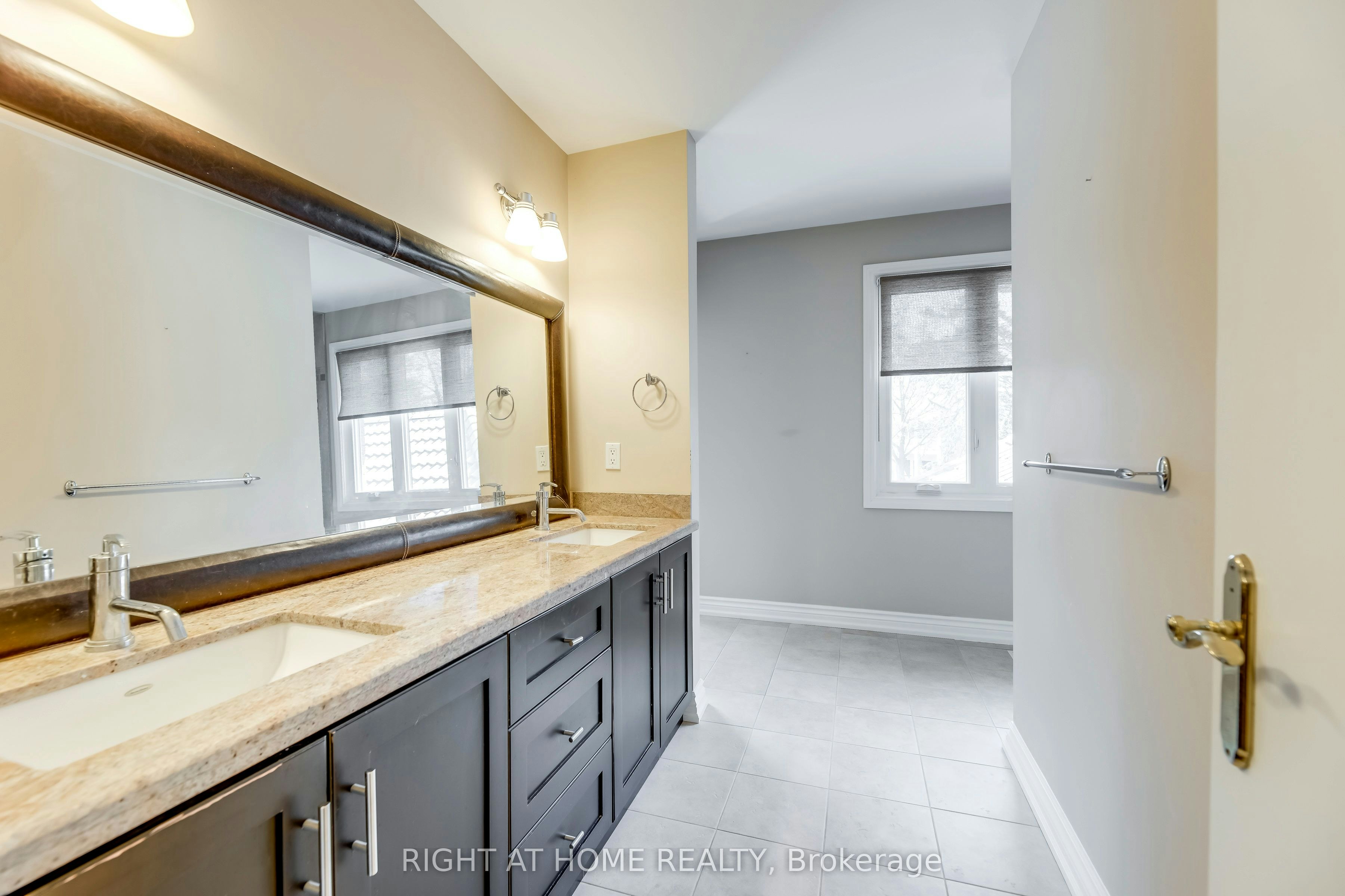 2175 Oneida Court, Mississauga, ON, L5C 4G5 - 21