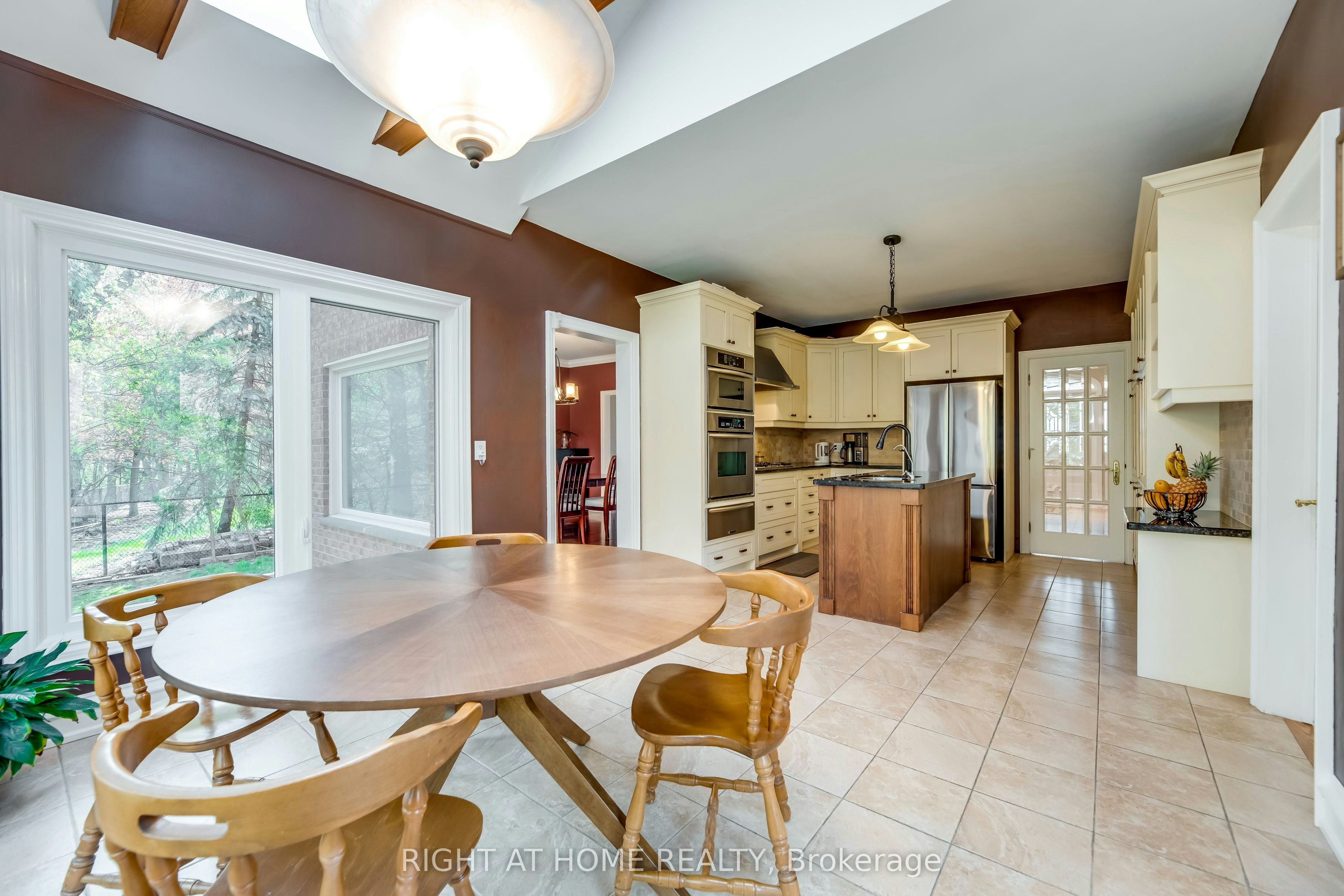 2175 Oneida Court, Mississauga, ON, L5C 4G5 - 10