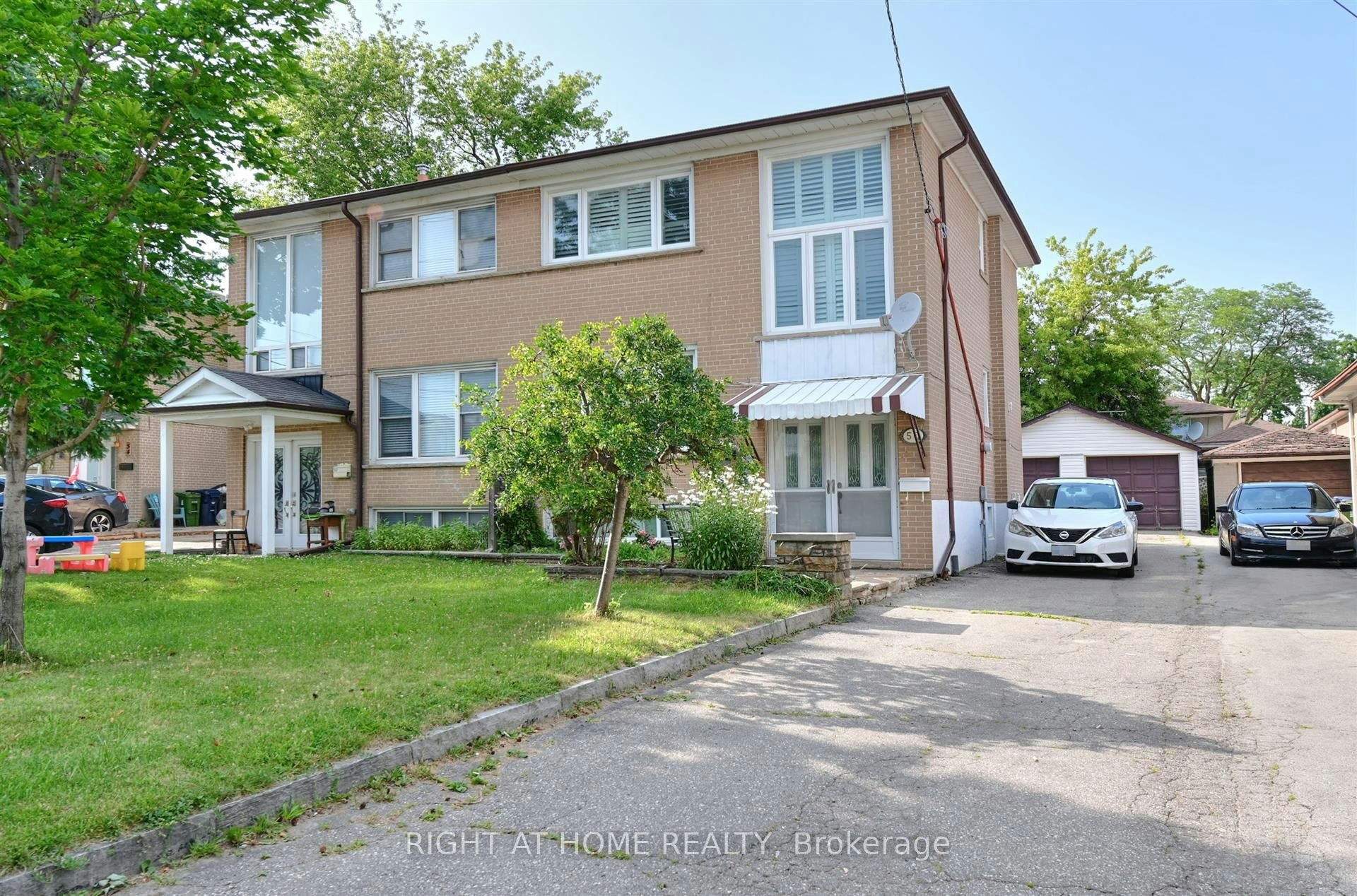 50 Chalkfarm Drive, Toronto, ON, M3L 1L2