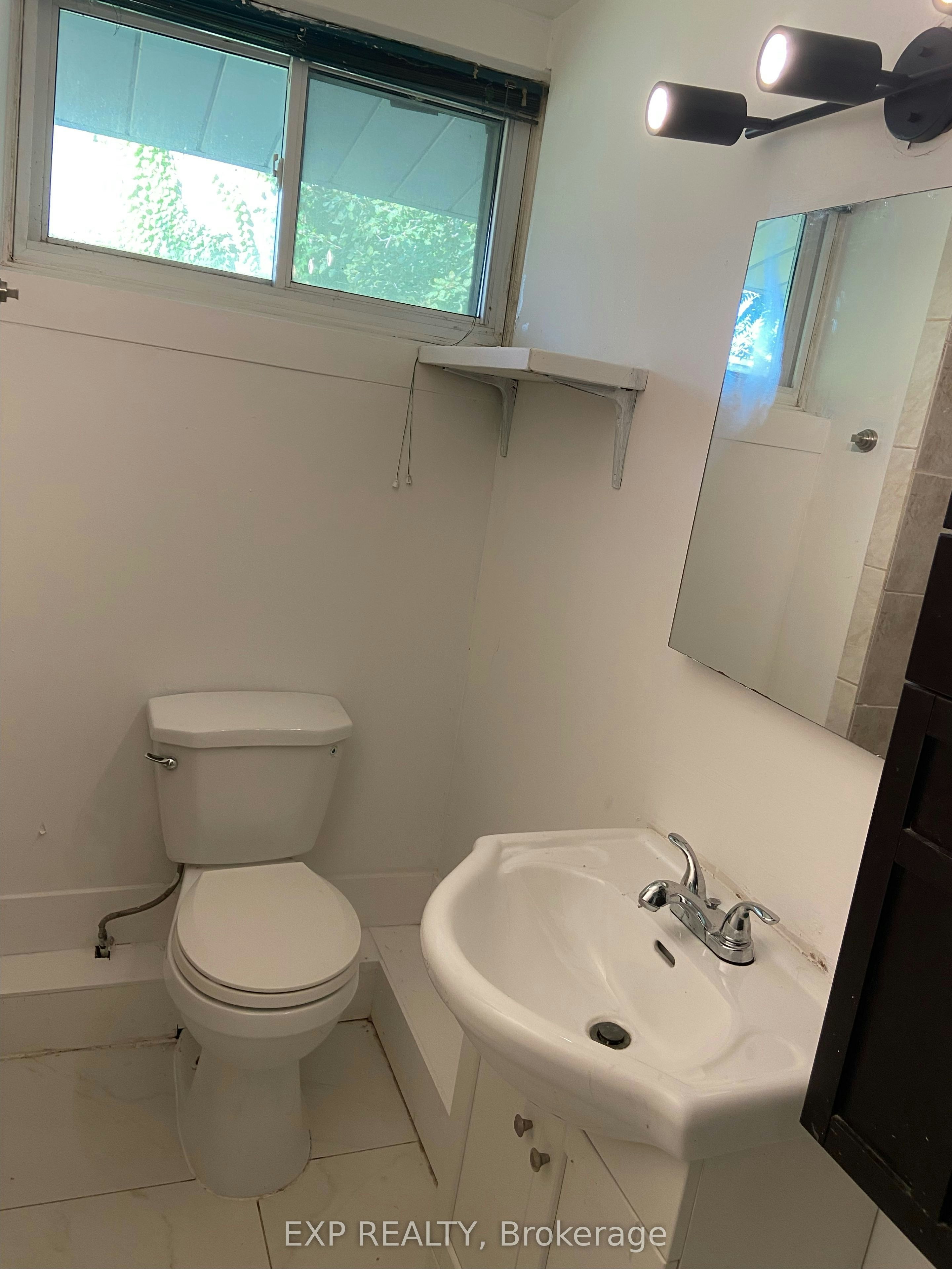210 South Service Road, Mississauga, ON, L5G 2S1 - 14