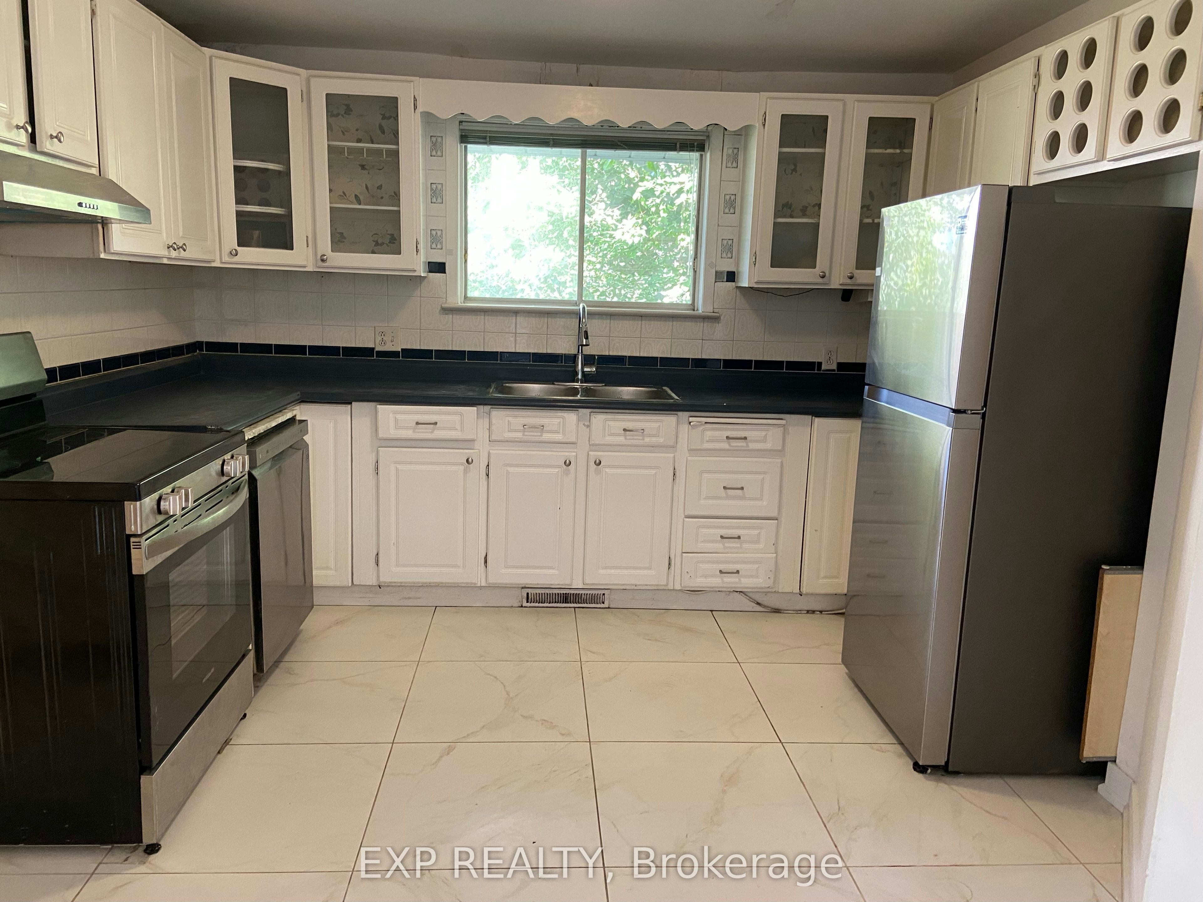 210 South Service Road, Mississauga, ON, L5G 2S1 - 4