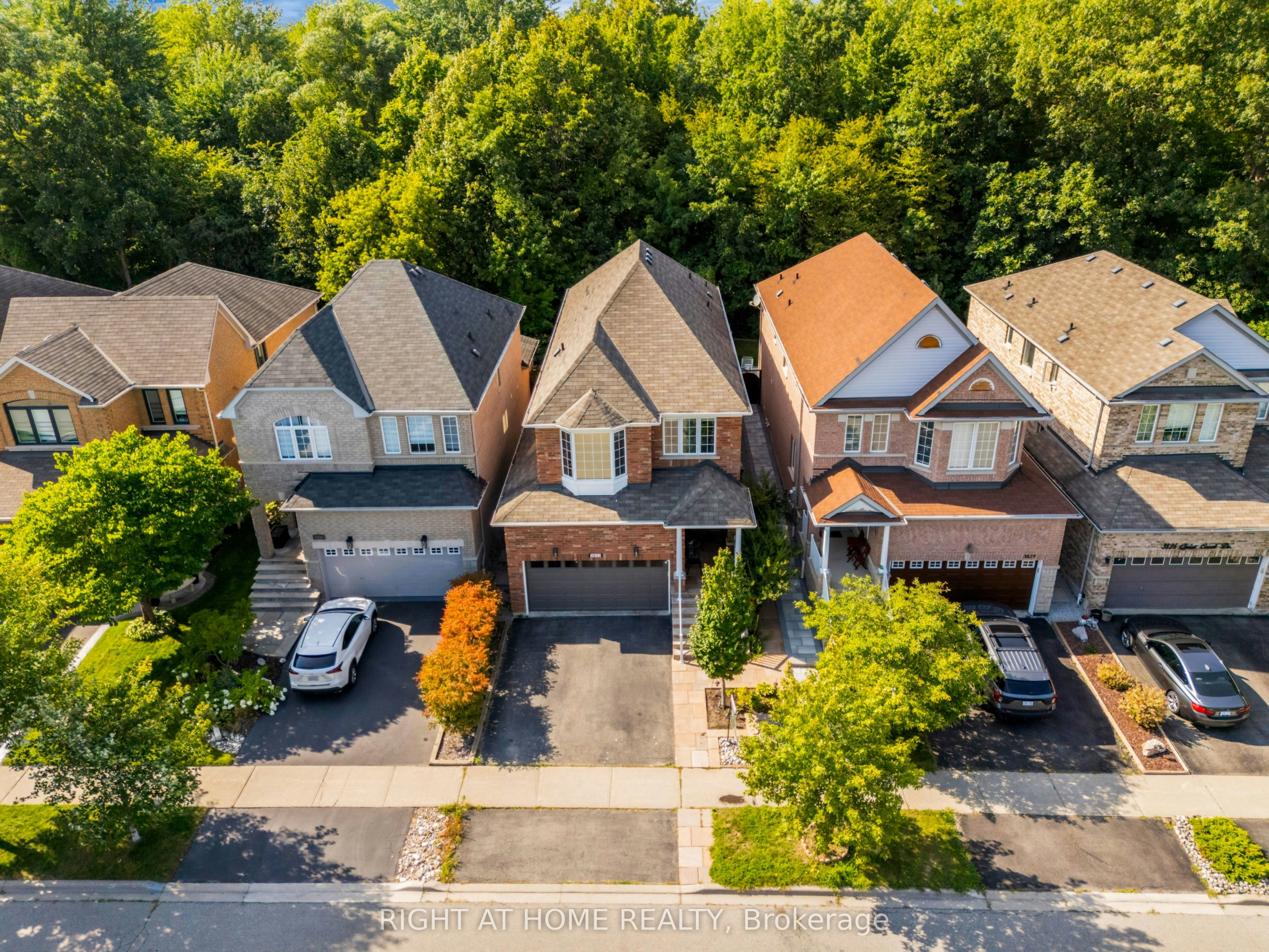 3833 Quiet Creek Drive, Mississauga, ON, L5M 8B1