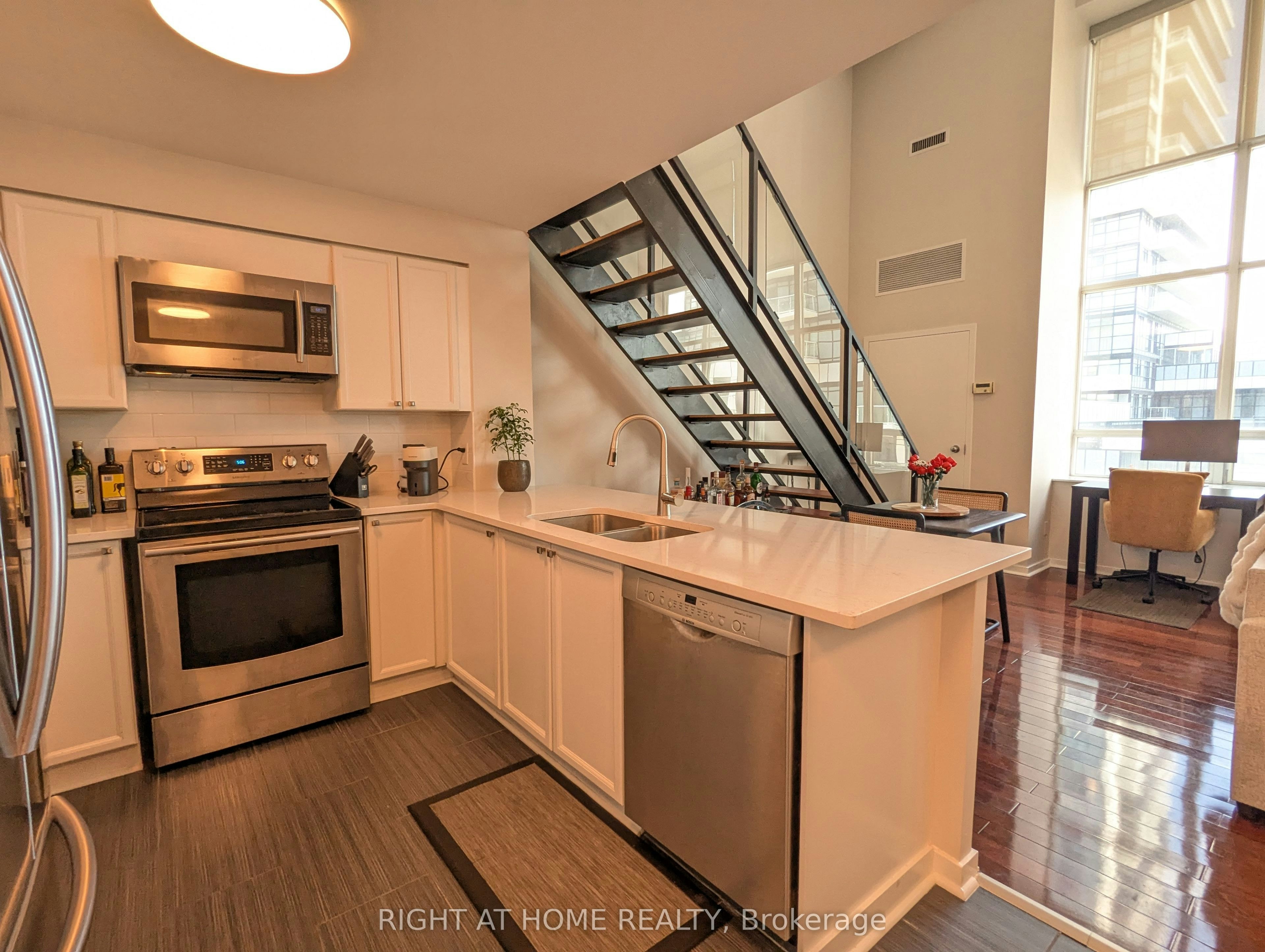 215-300 Manitoba Street, Toronto, ON, M8Y 4G6 - 23