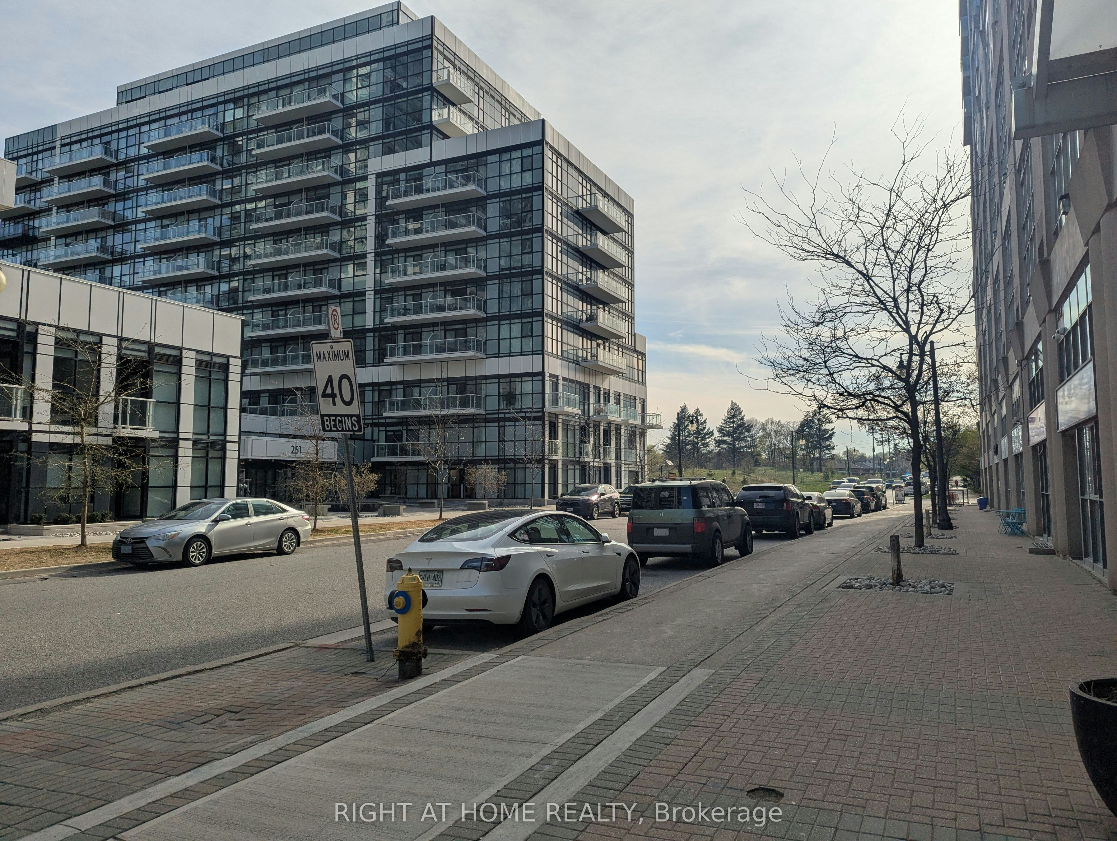 215-300 Manitoba Street, Toronto, ON, M8Y 4G6 - 2