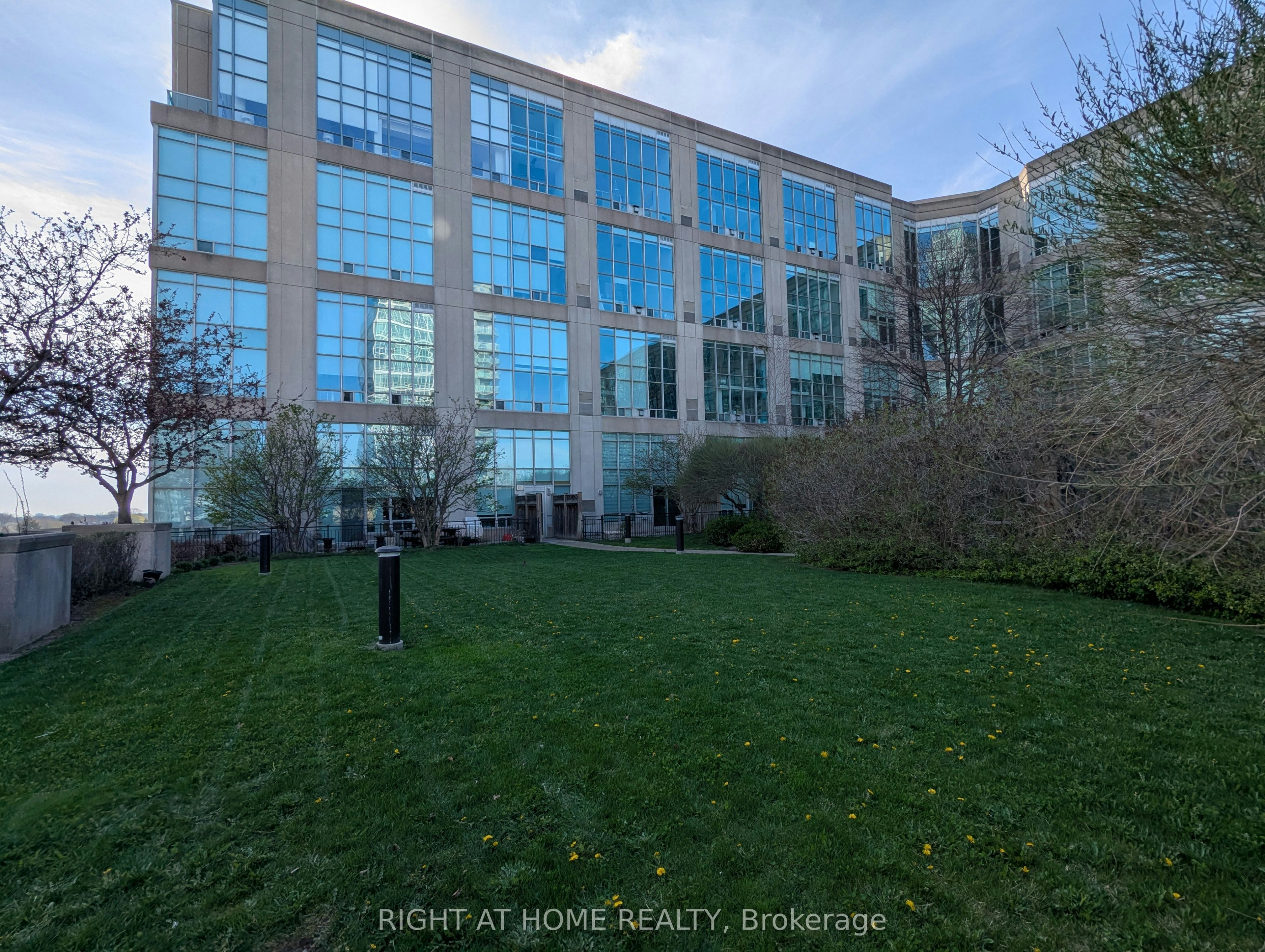 215-300 Manitoba Street, Toronto, ON, M8Y 4G6 - 34