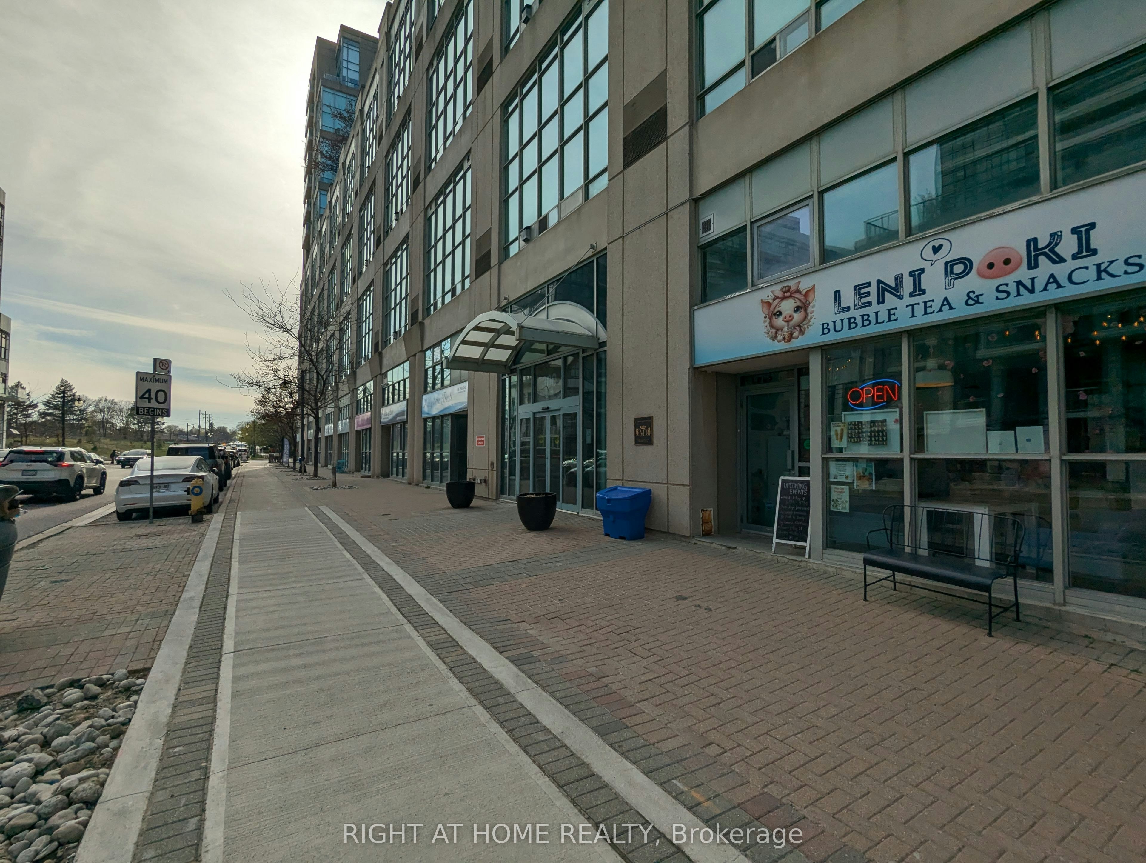 215-300 Manitoba Street, Toronto, ON, M8Y 4G6 - 4