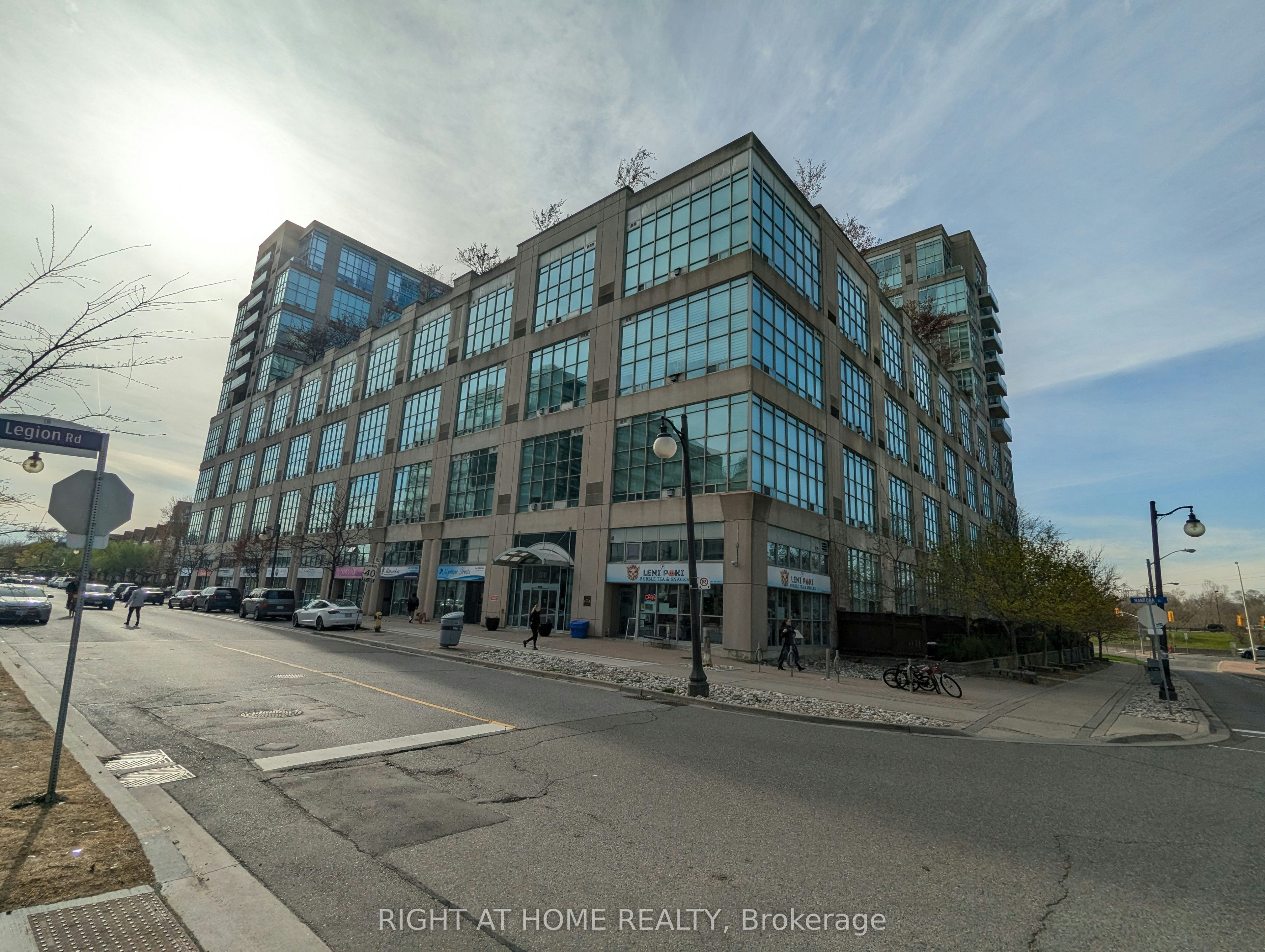 215-300 Manitoba Street, Toronto, ON, M8Y 4G6 - 3