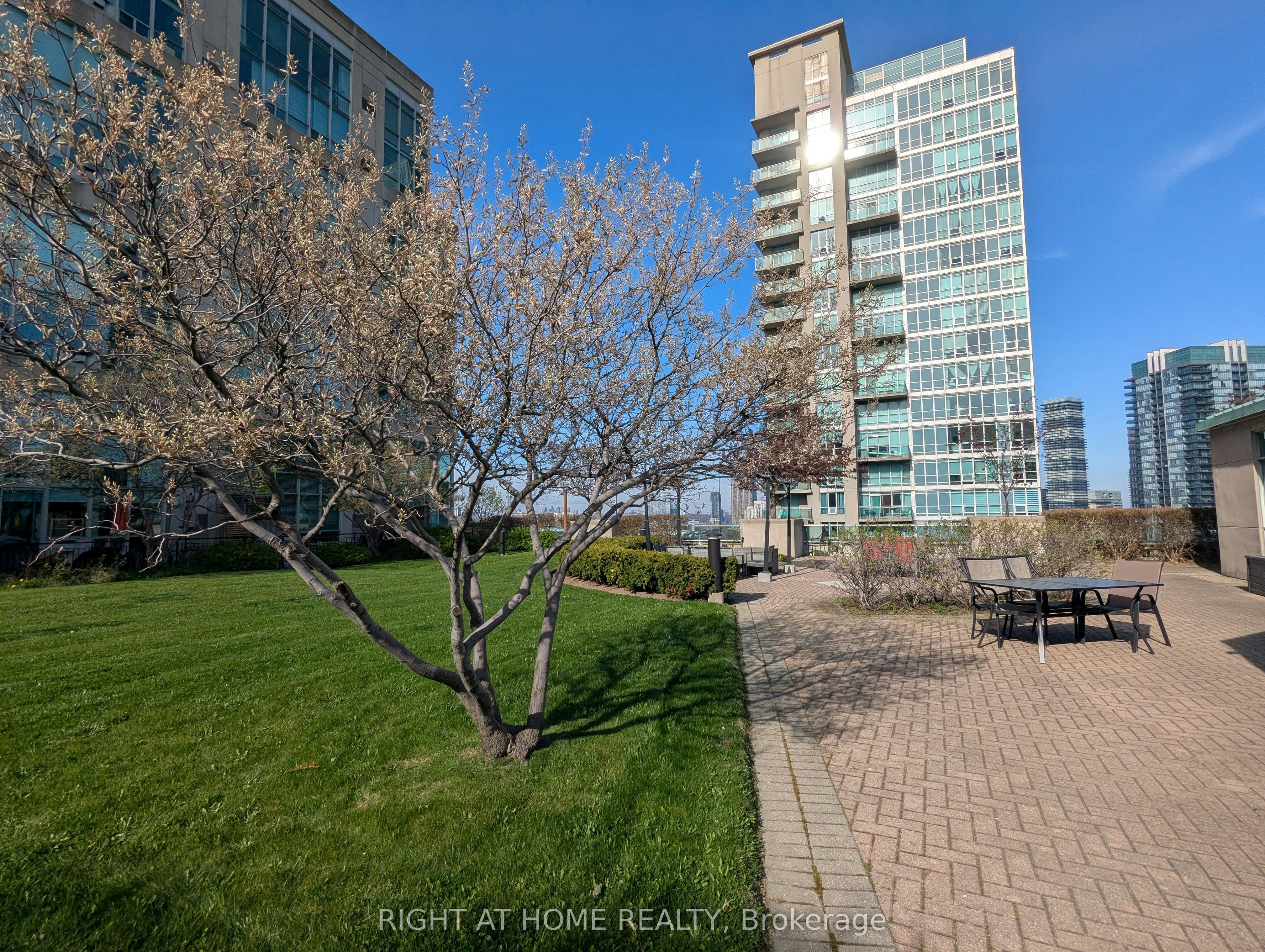 215-300 Manitoba Street, Toronto, ON, M8Y 4G6 - 37