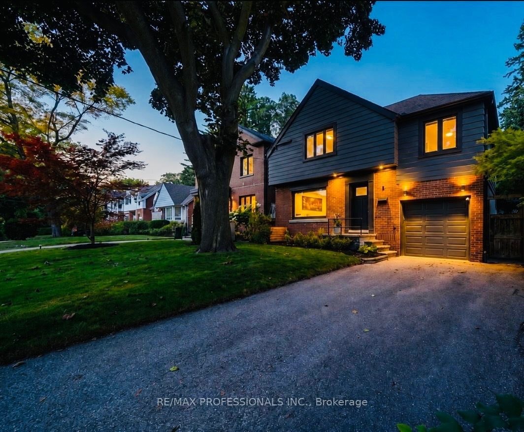 4 Winston Grove, Toronto, ON, M8Y 2K8