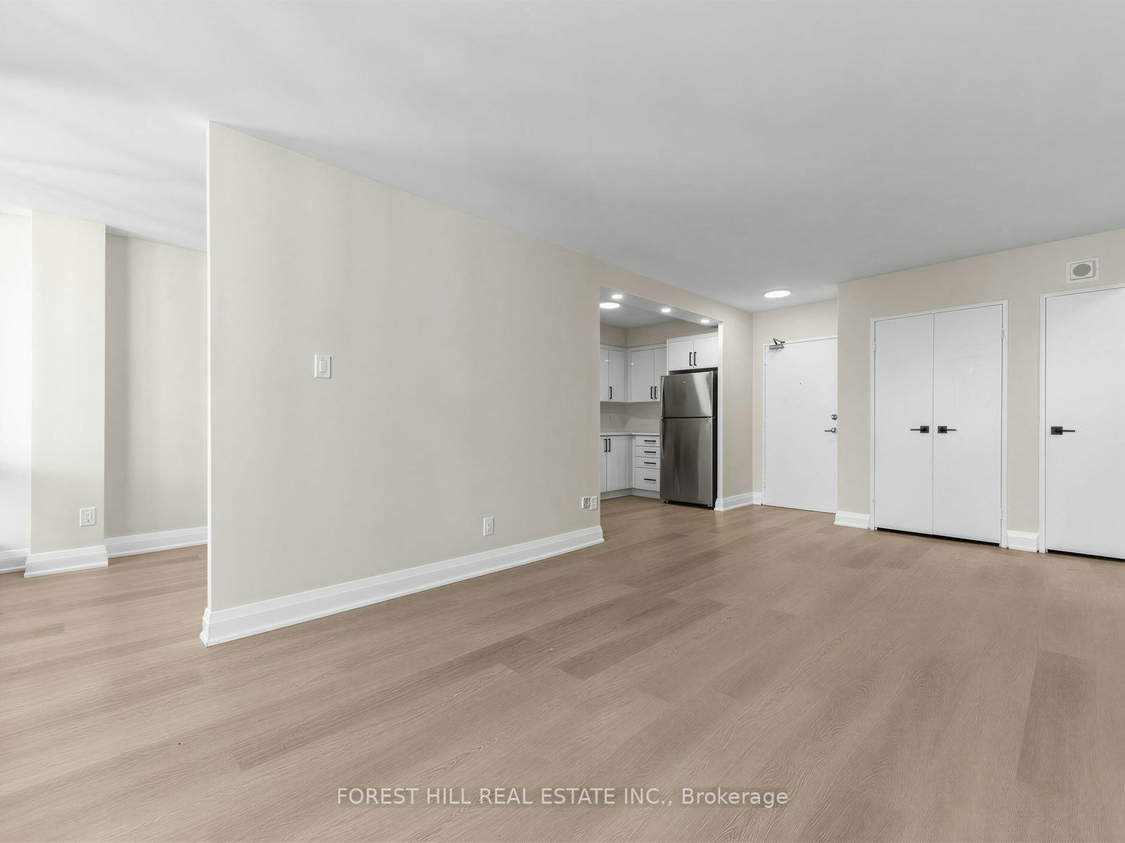 16-377 Ridelle Avenue, Toronto, ON, M6B 1K2 - 6