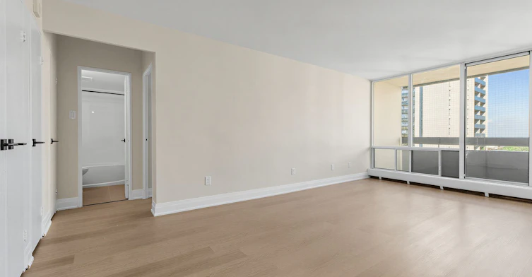 16-377 Ridelle Avenue, Toronto, ON, M6B 1K2 - 4