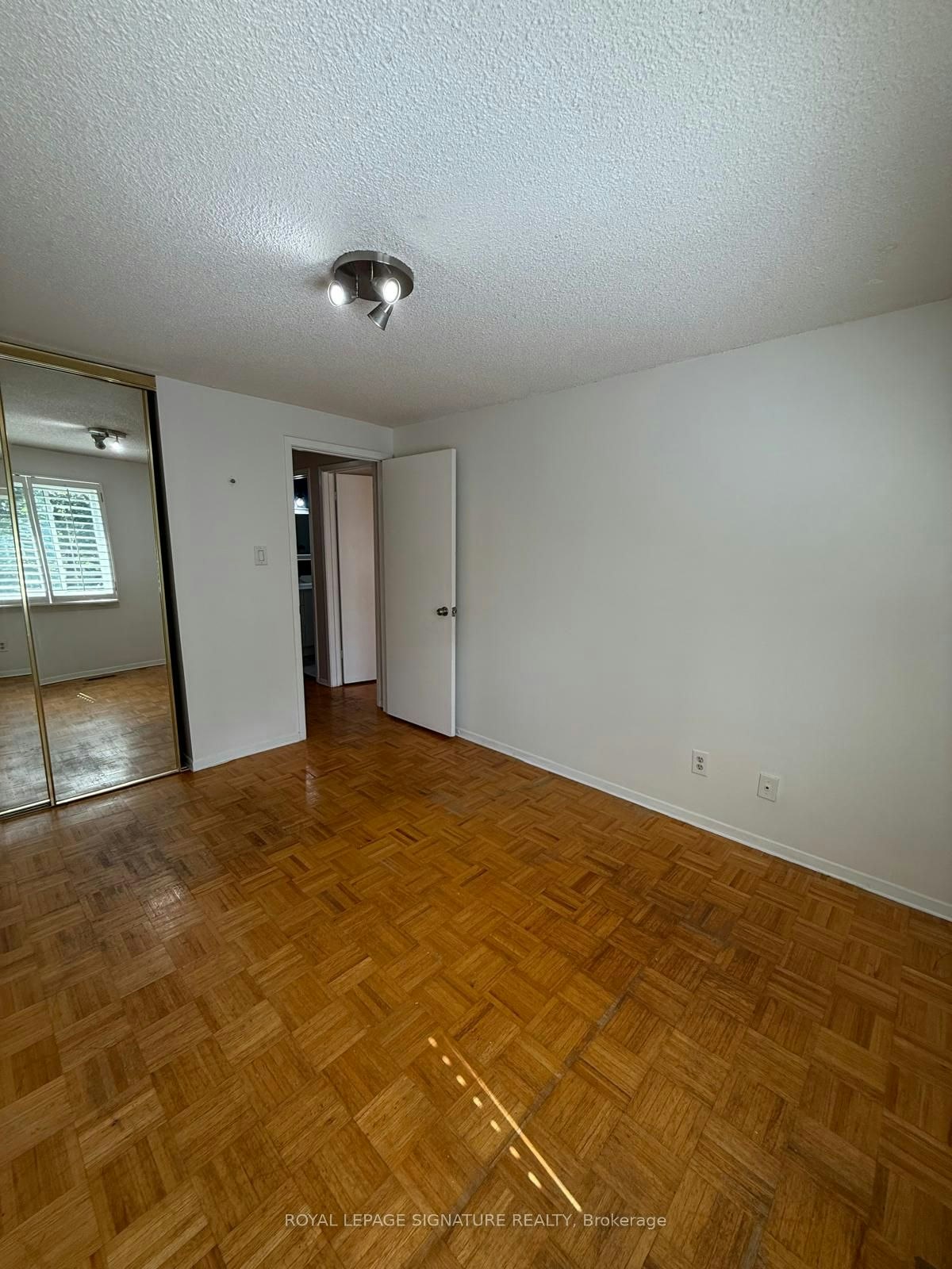 24-4230 Fieldgate Drive, Mississauga, ON, L4W 2M5 - 19