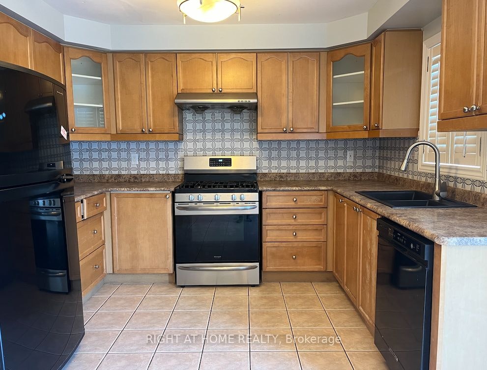 Main-22 Amboise Crescent, Brampton, ON, L7A 2R2 - 5