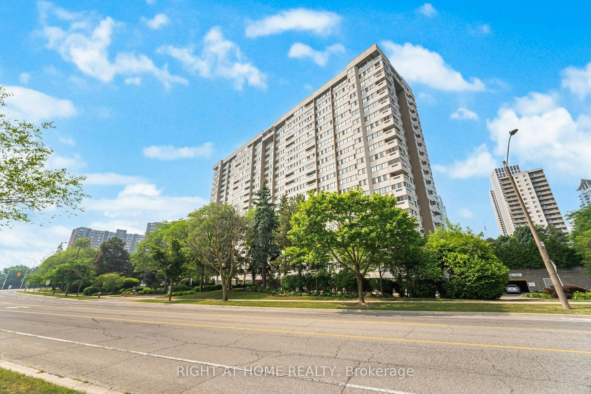 301-1580 Mississauga Valley Boulevard, Mississauga, ON, L5A 3T8