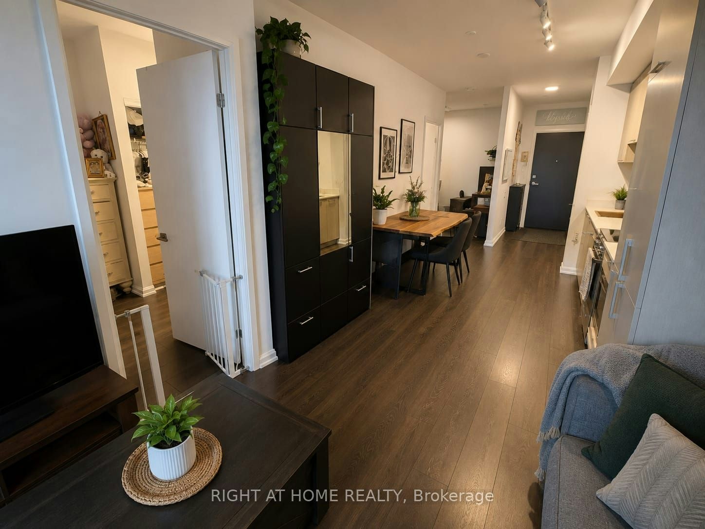 4208 Dundas Street West Street, Toronto, ON, M8X 0B1 - 5