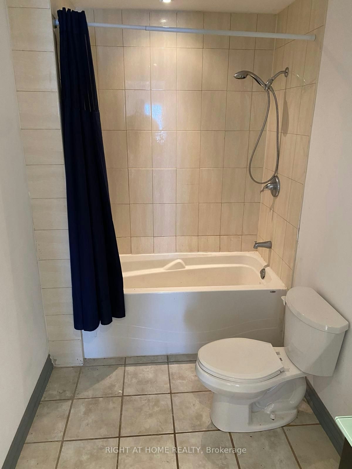 271 Queen Street, Brampton, ON, L6W 2C2 - 16