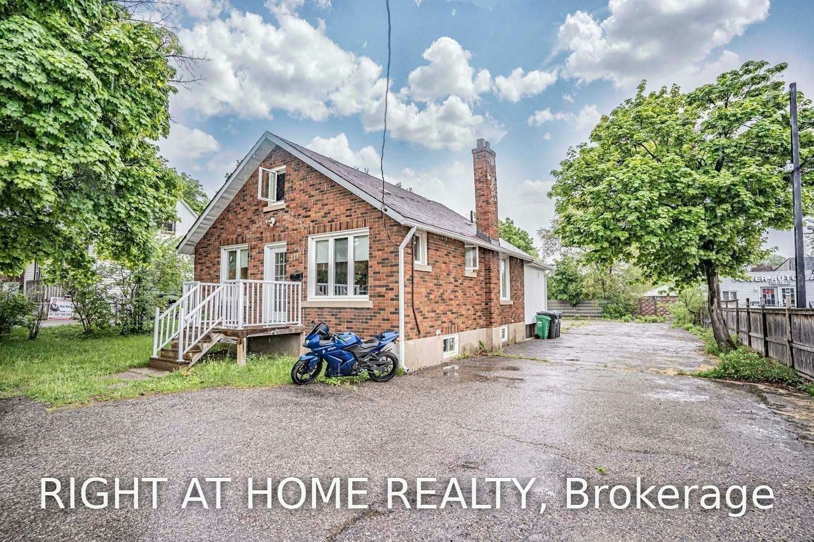 271 Queen Street, Brampton, ON, L6W 2C2 - 2