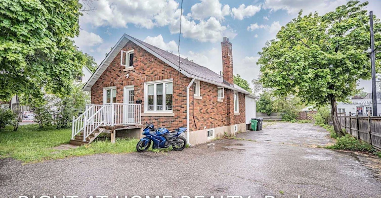 271 Queen Street, Brampton, ON, L6W 2C2 - 2