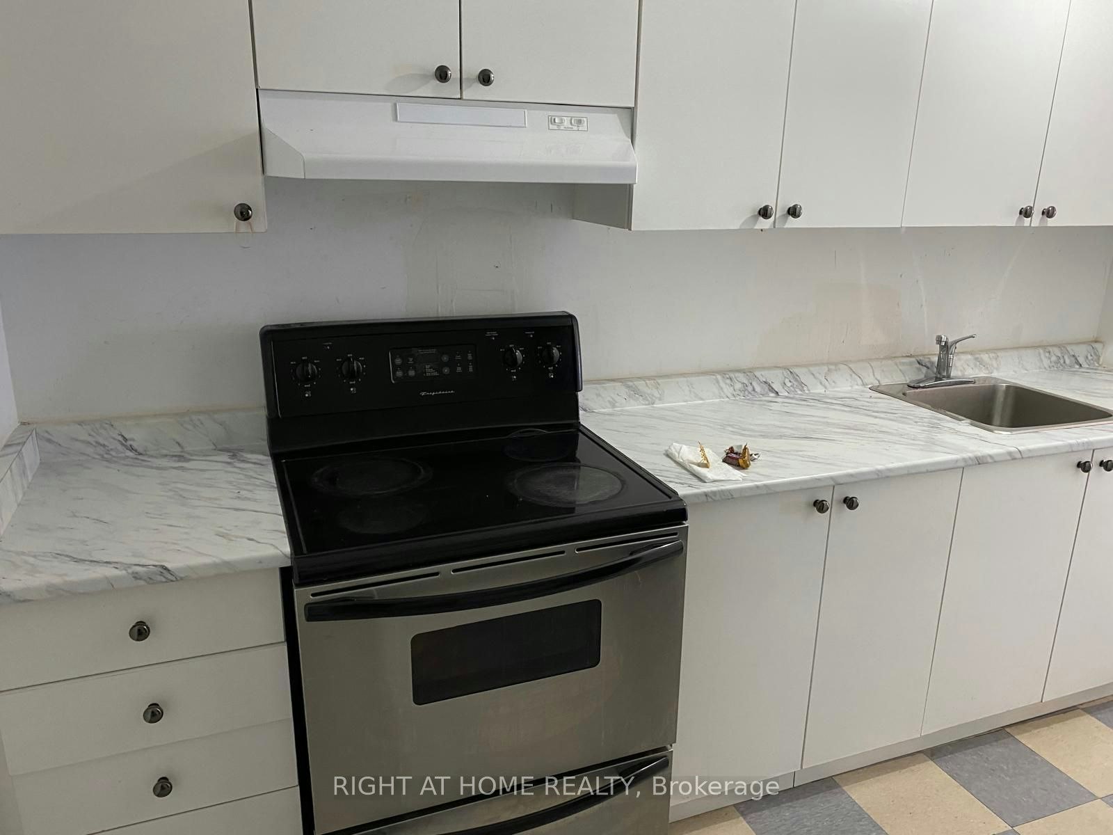 271 Queen Street, Brampton, ON, L6W 2C2 - 5