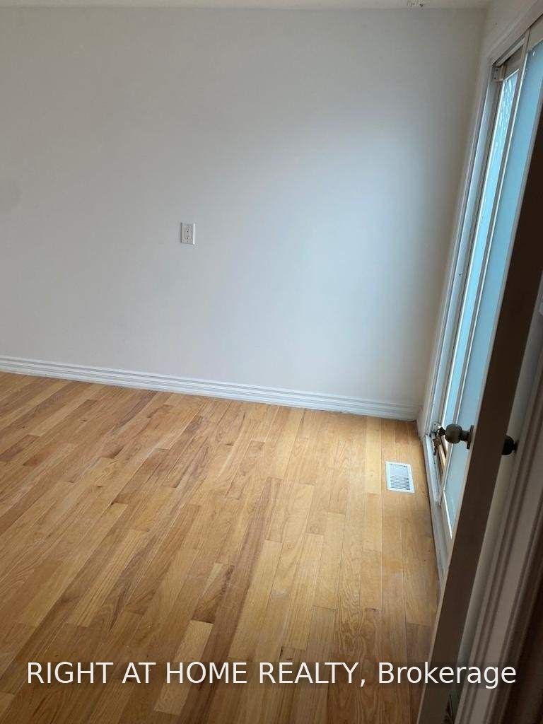 271 Queen Street, Brampton, ON, L6W 2C2 - 11