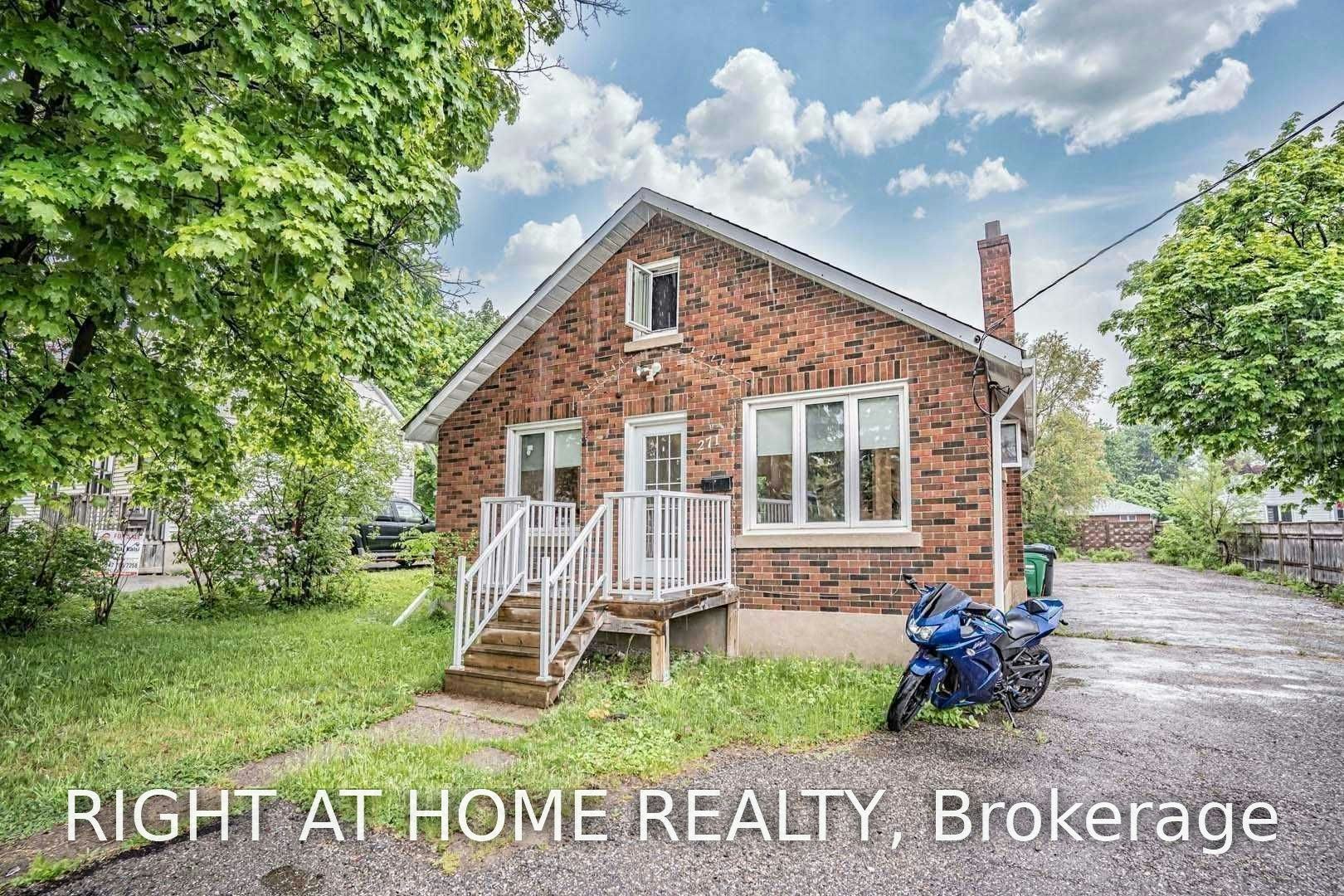 271 Queen Street, Brampton, ON, L6W 2C2