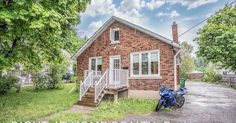 271 Queen Street, Brampton, ON, L6W 2C2