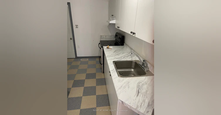 271 Queen Street, Brampton, ON, L6W 2C2 - 6