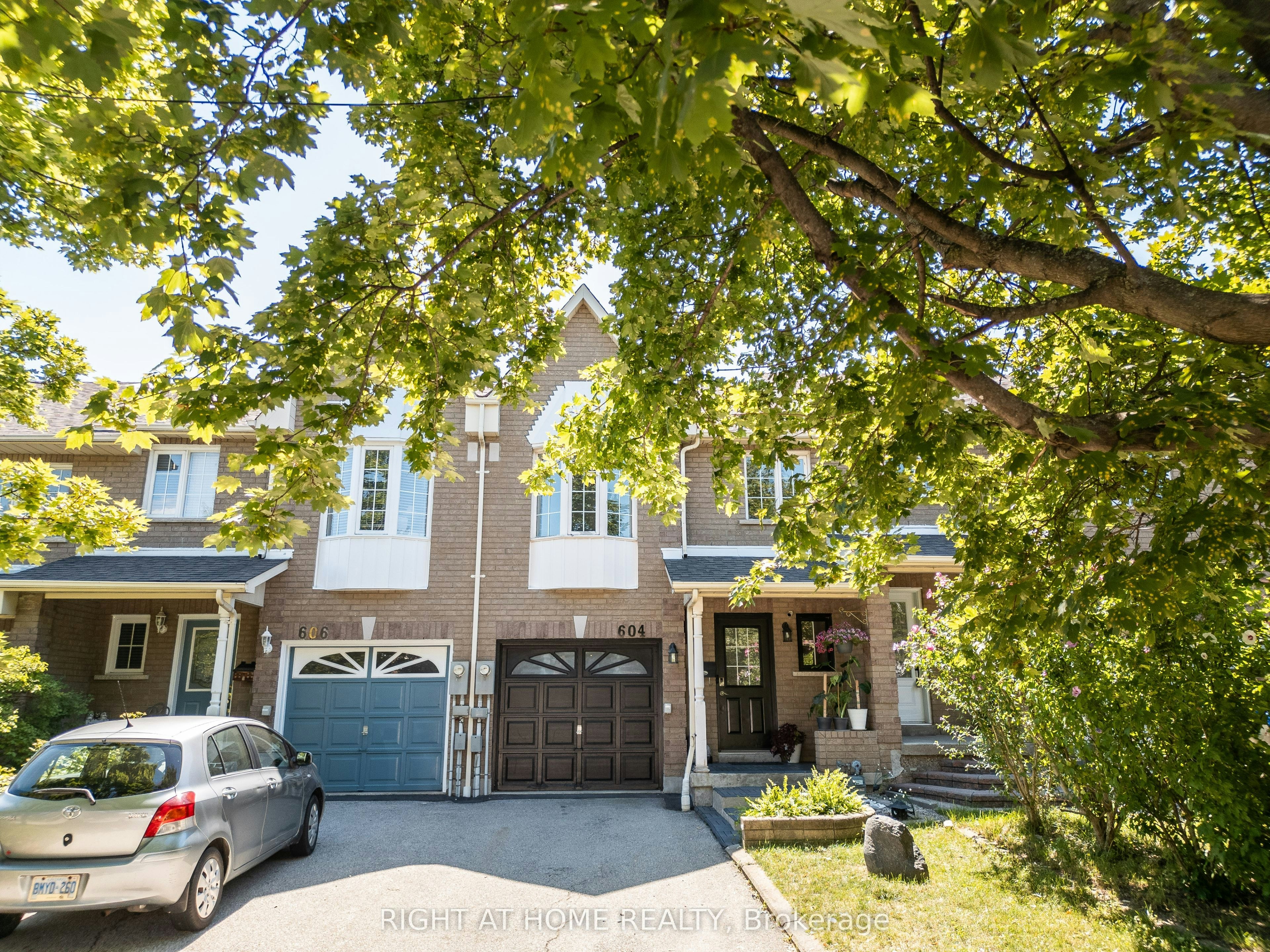 604 Lumberton Crescent, Mississauga, ON, L4Z 3Z6