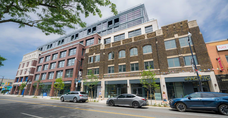408-2946 Dundas Street W, Toronto, ON, M6P 1Y8