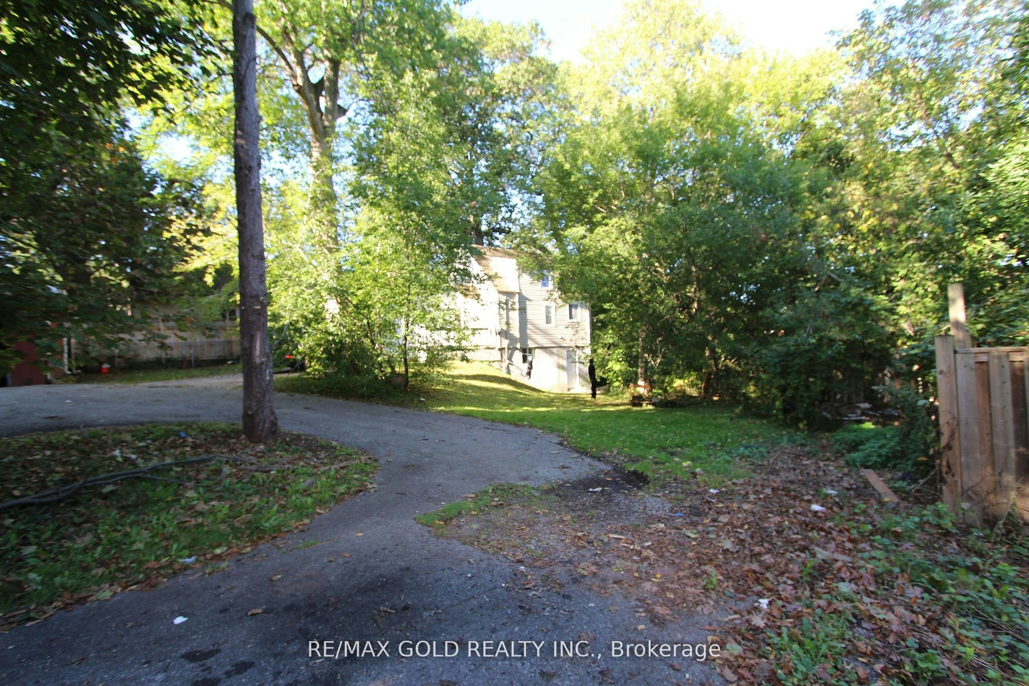 961 Lakeshore Road W, Mississauga, ON, L5H 1H8