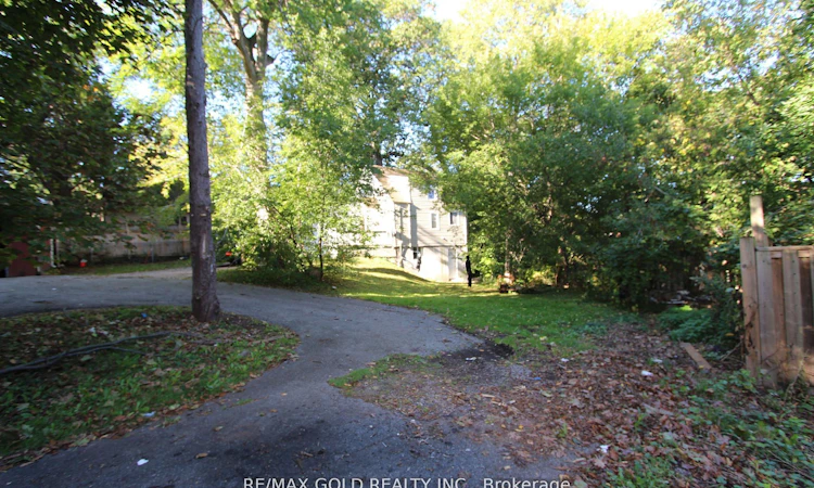 961 Lakeshore Road W