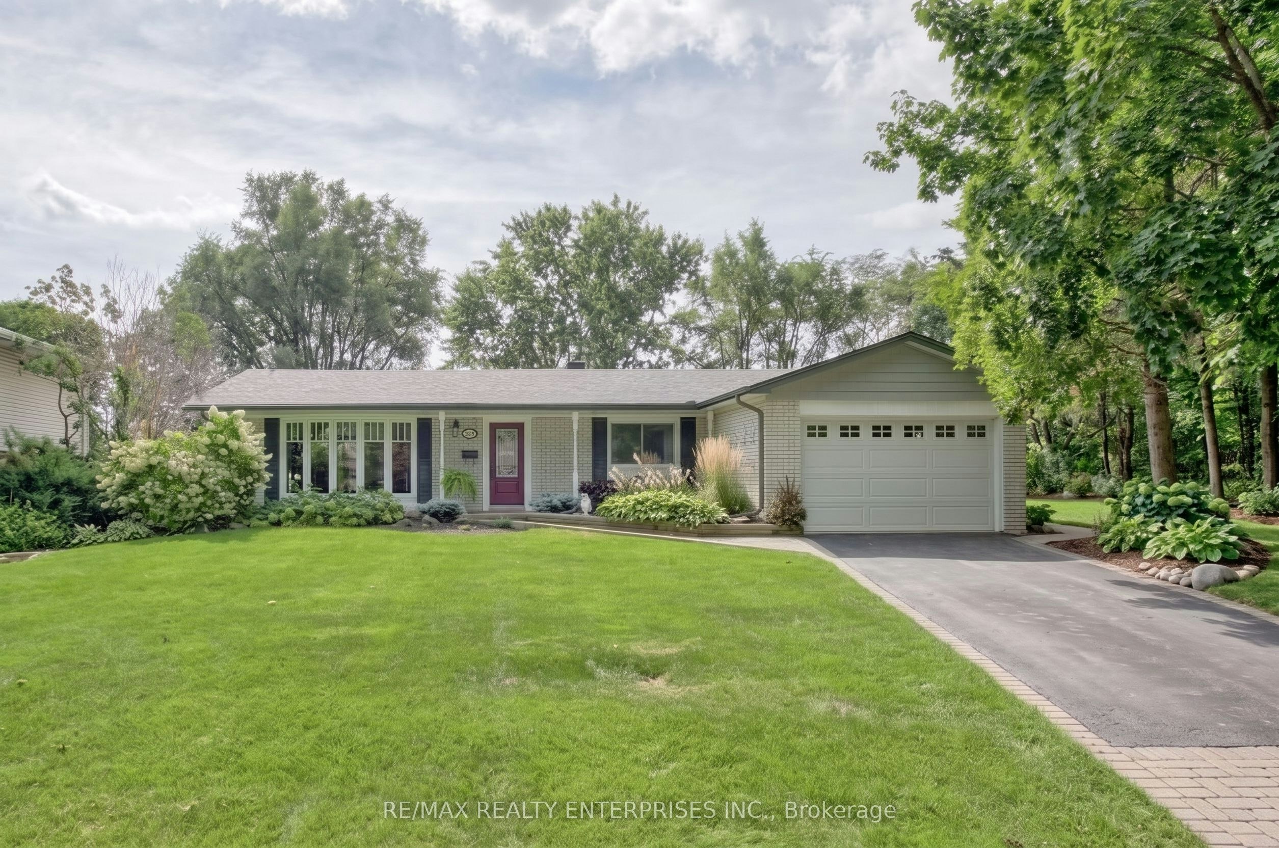 1566 Venetia Drive, Oakville, ON, L6L 1K7