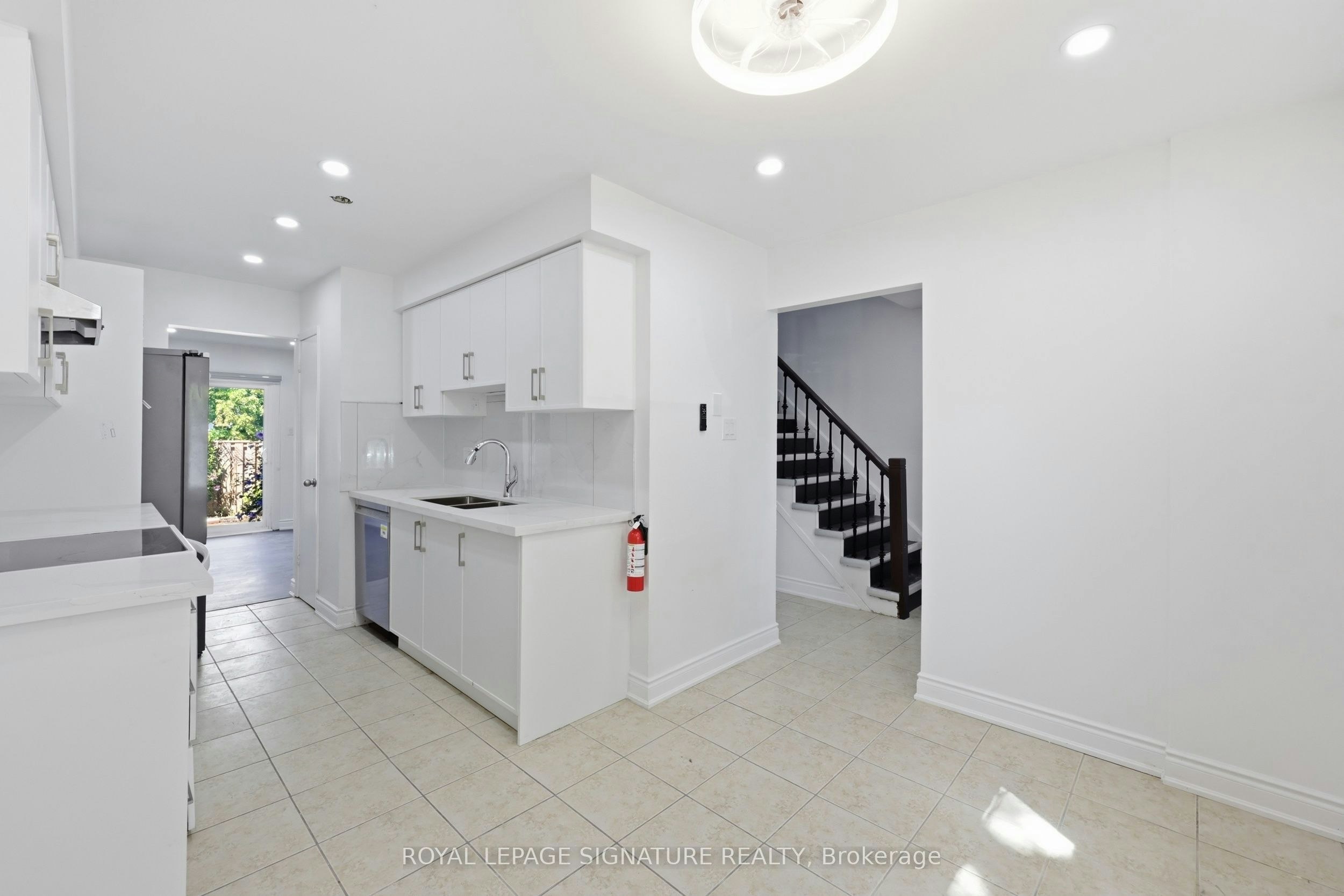 94-1020 Central Park Drive, Brampton, ON, L6S 3J5 - 8