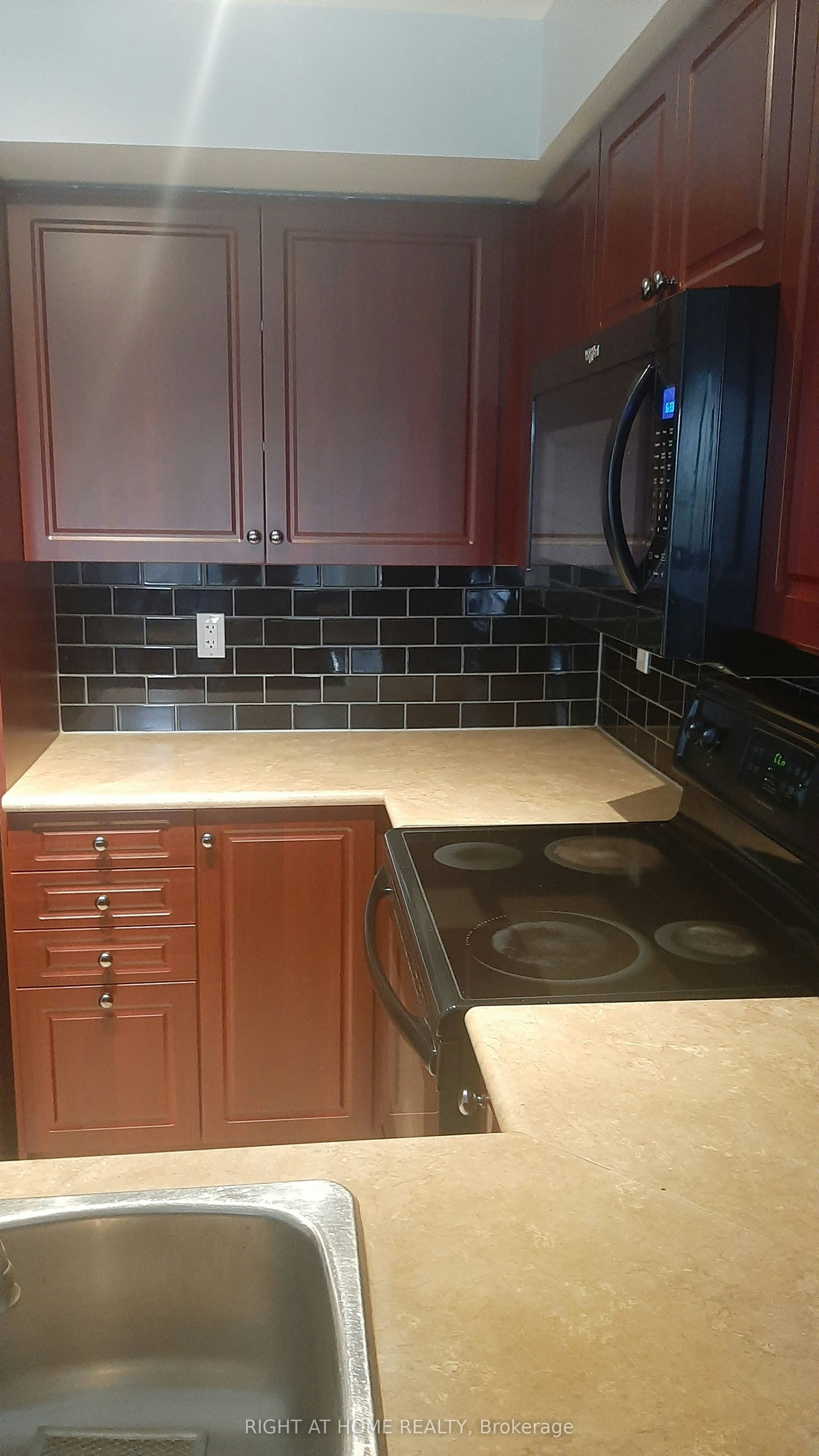 1040 The Queensway N/A, Toronto, ON, M8Z 0A7 - 12