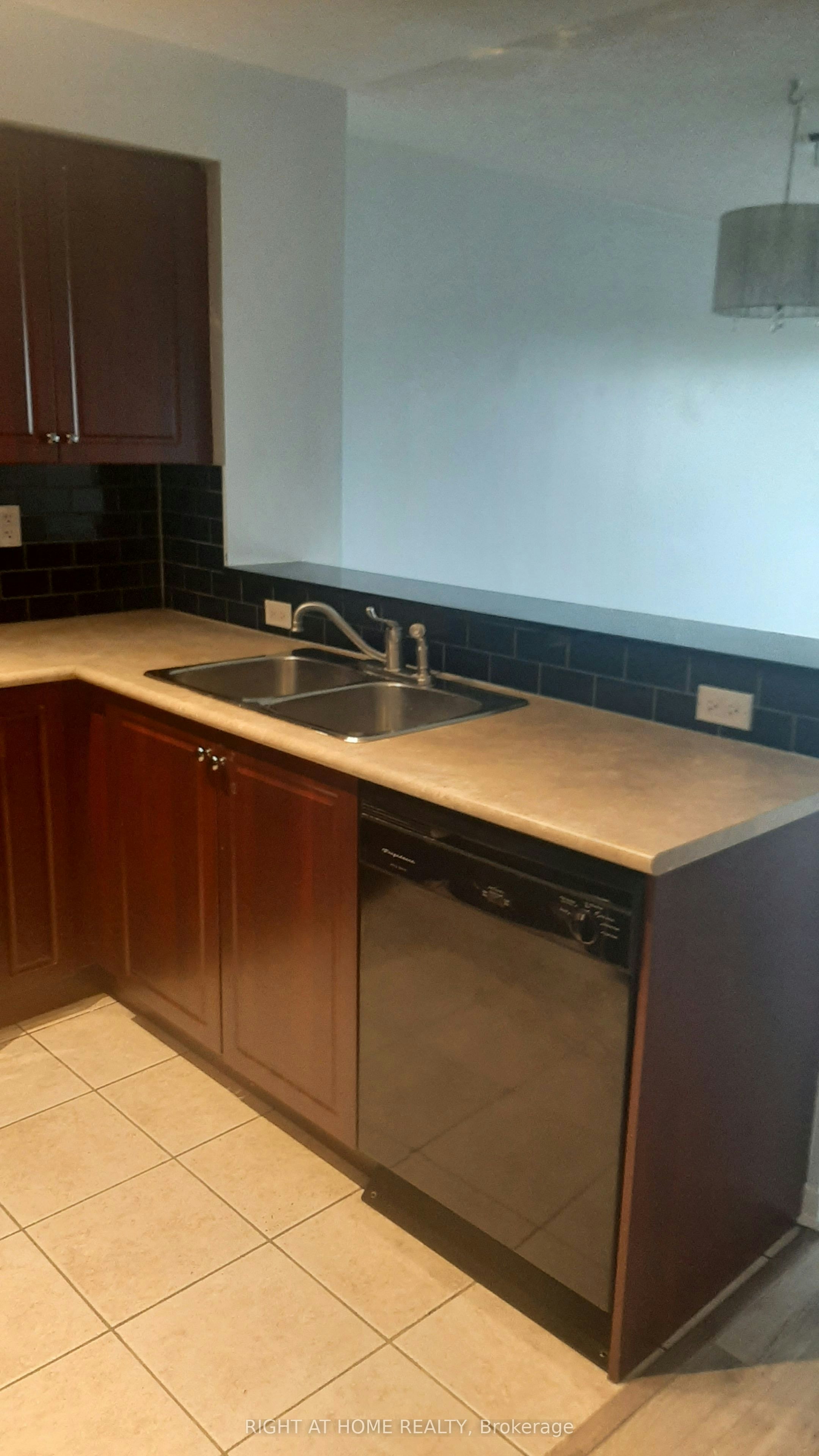 1040 The Queensway N/A, Toronto, ON, M8Z 0A7 - 10