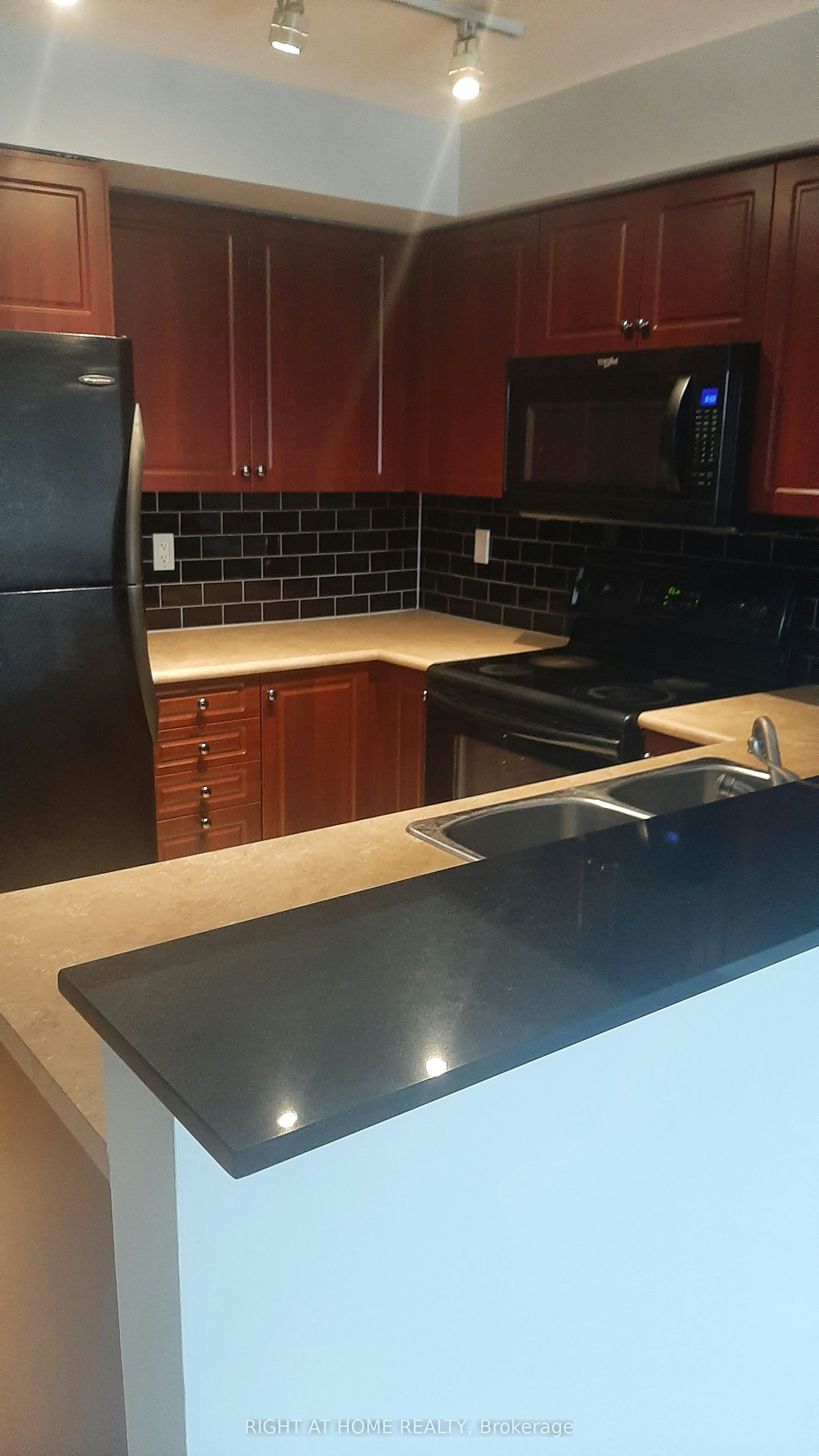 1040 The Queensway N/A, Toronto, ON, M8Z 0A7 - 9