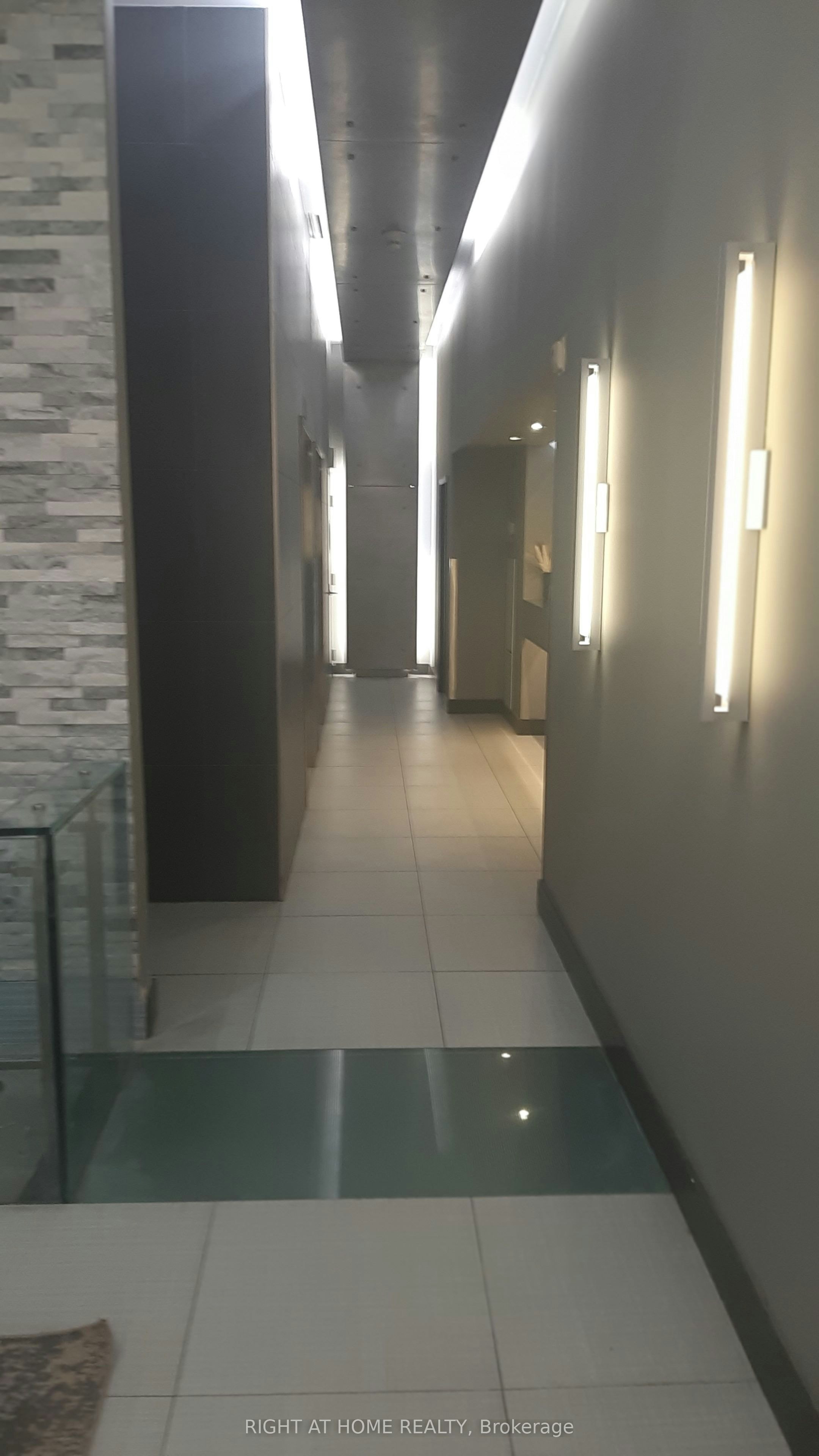 1040 The Queensway N/A, Toronto, ON, M8Z 0A7 - 4