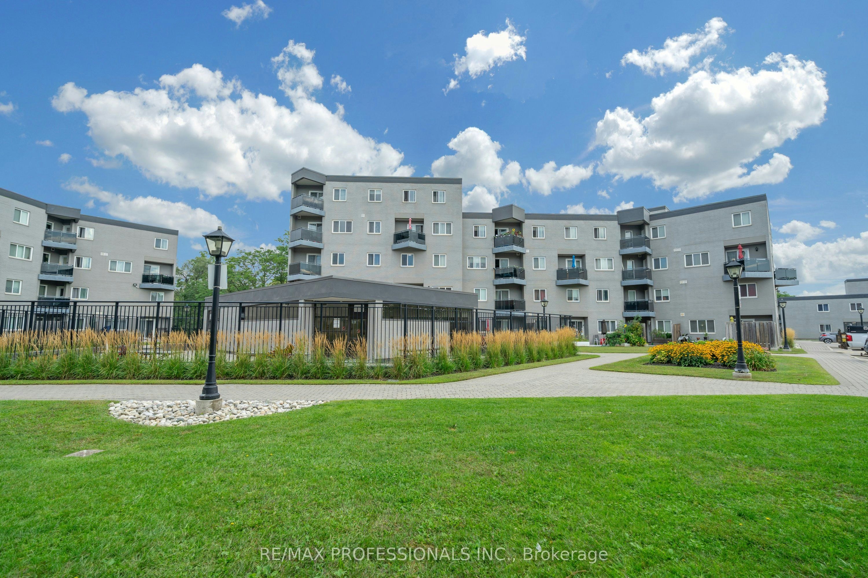 116-2001 Bonnymede Drive, Mississauga, ON, L5J 4H8