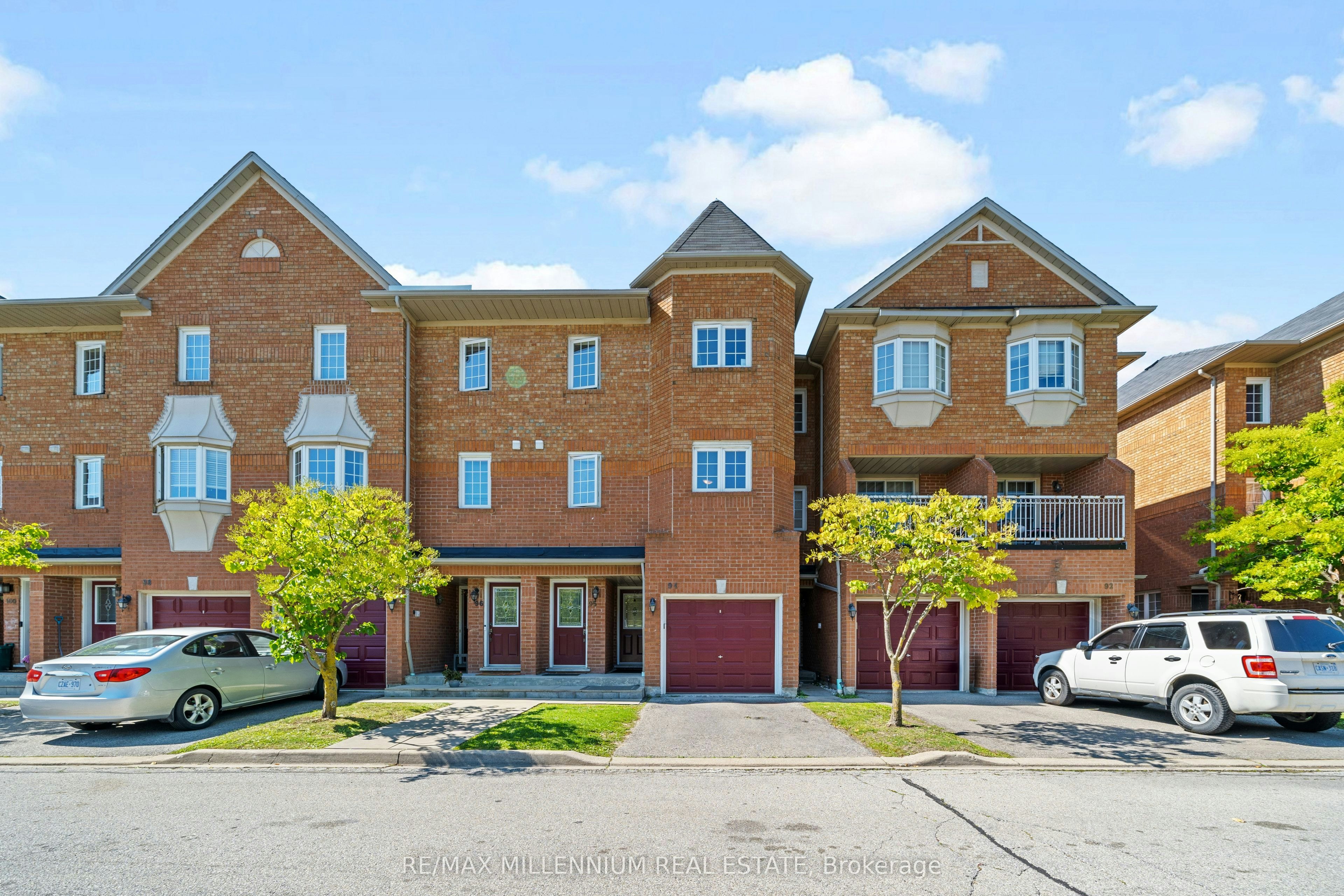 94-6950 Tenth Line W, Mississauga, ON, L5N 6Y1