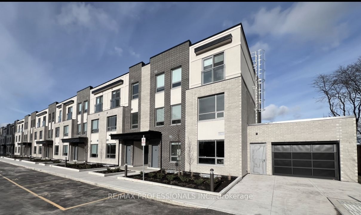 113-62 Dixfield Drive, Toronto, ON, M9C 3W1