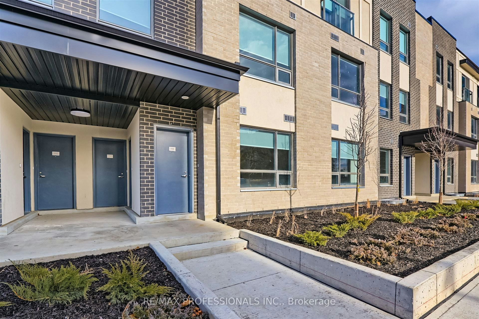 113-62 Dixfield Drive, Toronto, ON, M9C 3W1 - 2