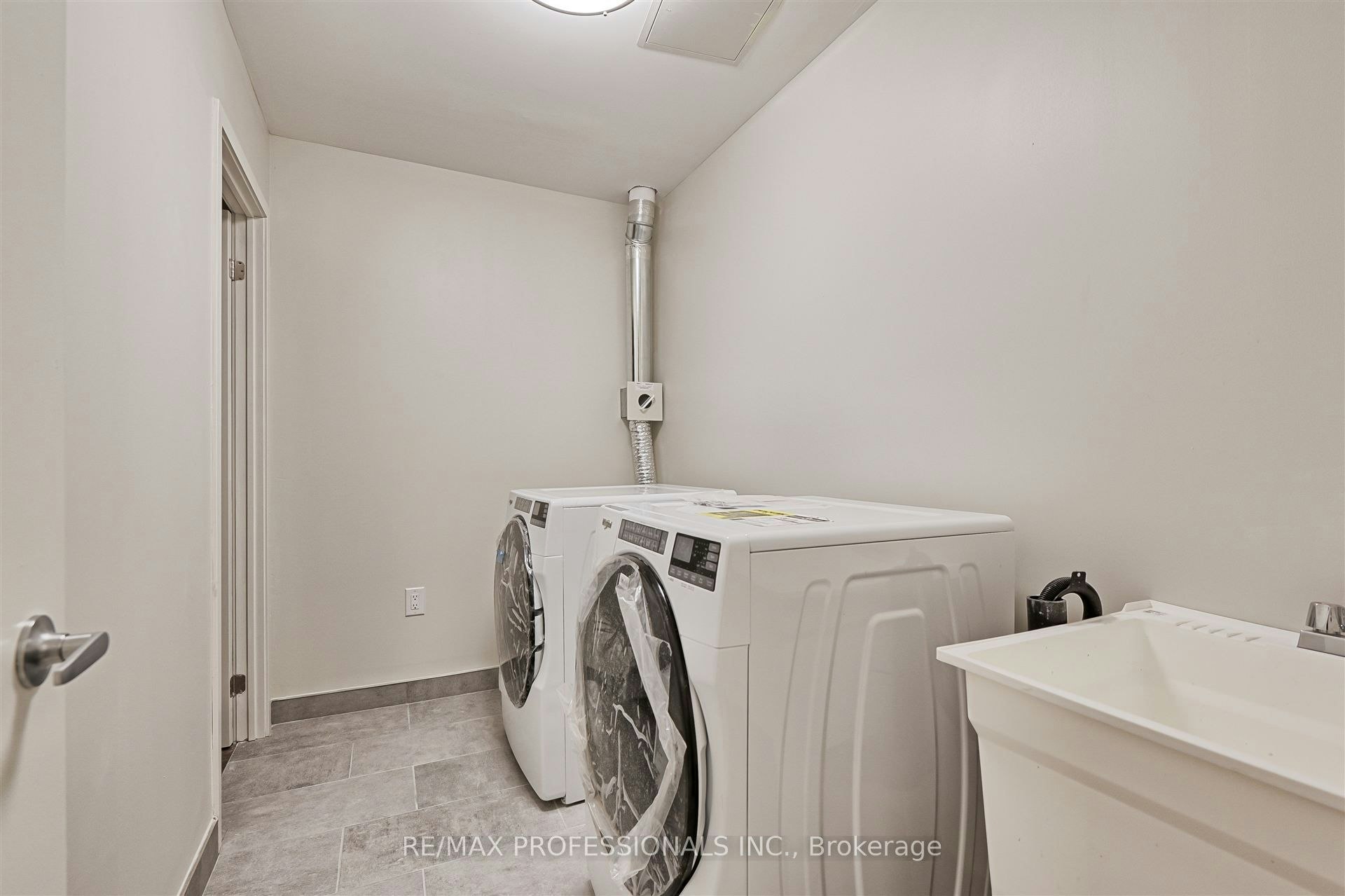 113-62 Dixfield Drive, Toronto, ON, M9C 3W1 - 17