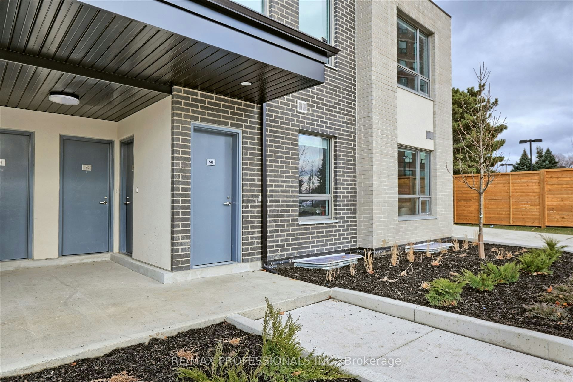 124-62 Dixfield Drive, Toronto, ON, M9C 3W1 - 5