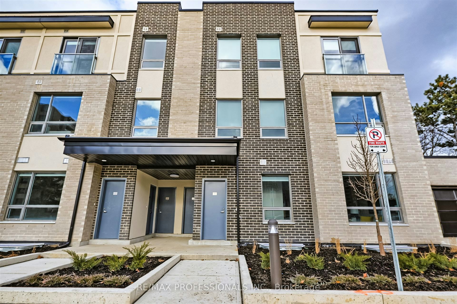 124-62 Dixfield Drive, Toronto, ON, M9C 3W1 - 4