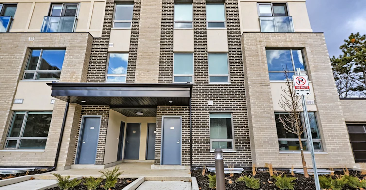 124-62 Dixfield Drive, Toronto, ON, M9C 3W1 - 4