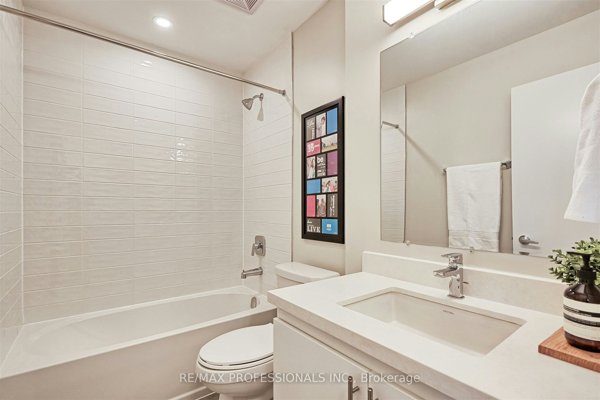 124-62 Dixfield Drive, Toronto, ON, M9C 3W1 - 3